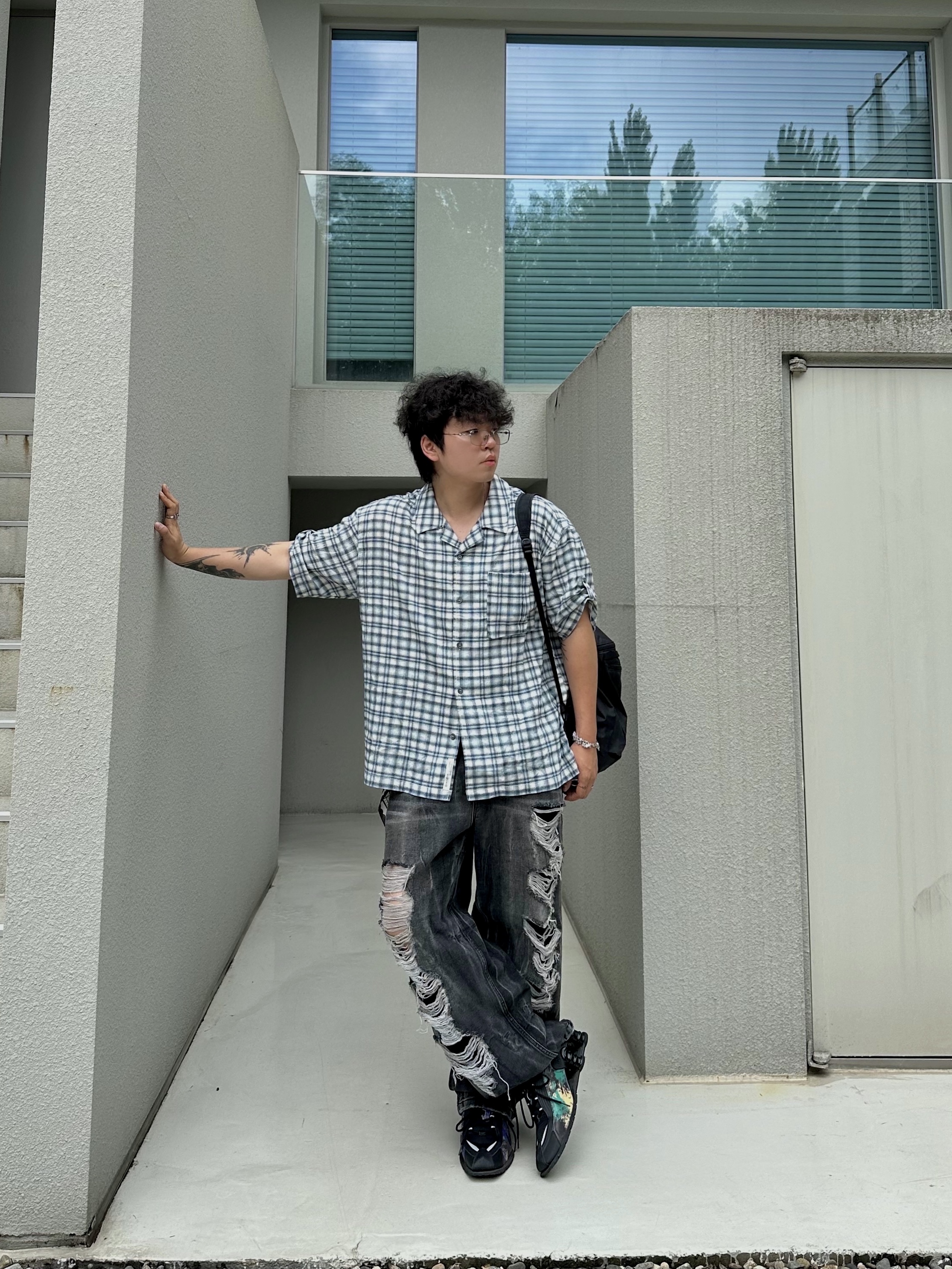 Millo Archive Reflect Curved Damage Pants Washed Black, Nike x Martine Rose Shox MR4 Black Multi 착용 스타일 - 1