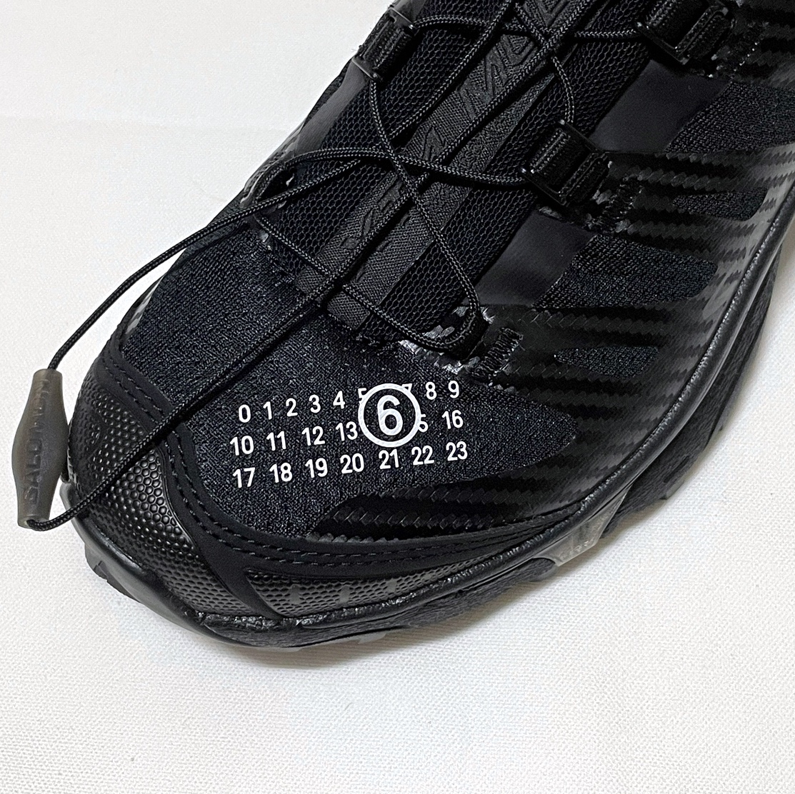 Salomon x MM6 Maison Margiela XT-4 Mule Black 착용 스타일 - 2