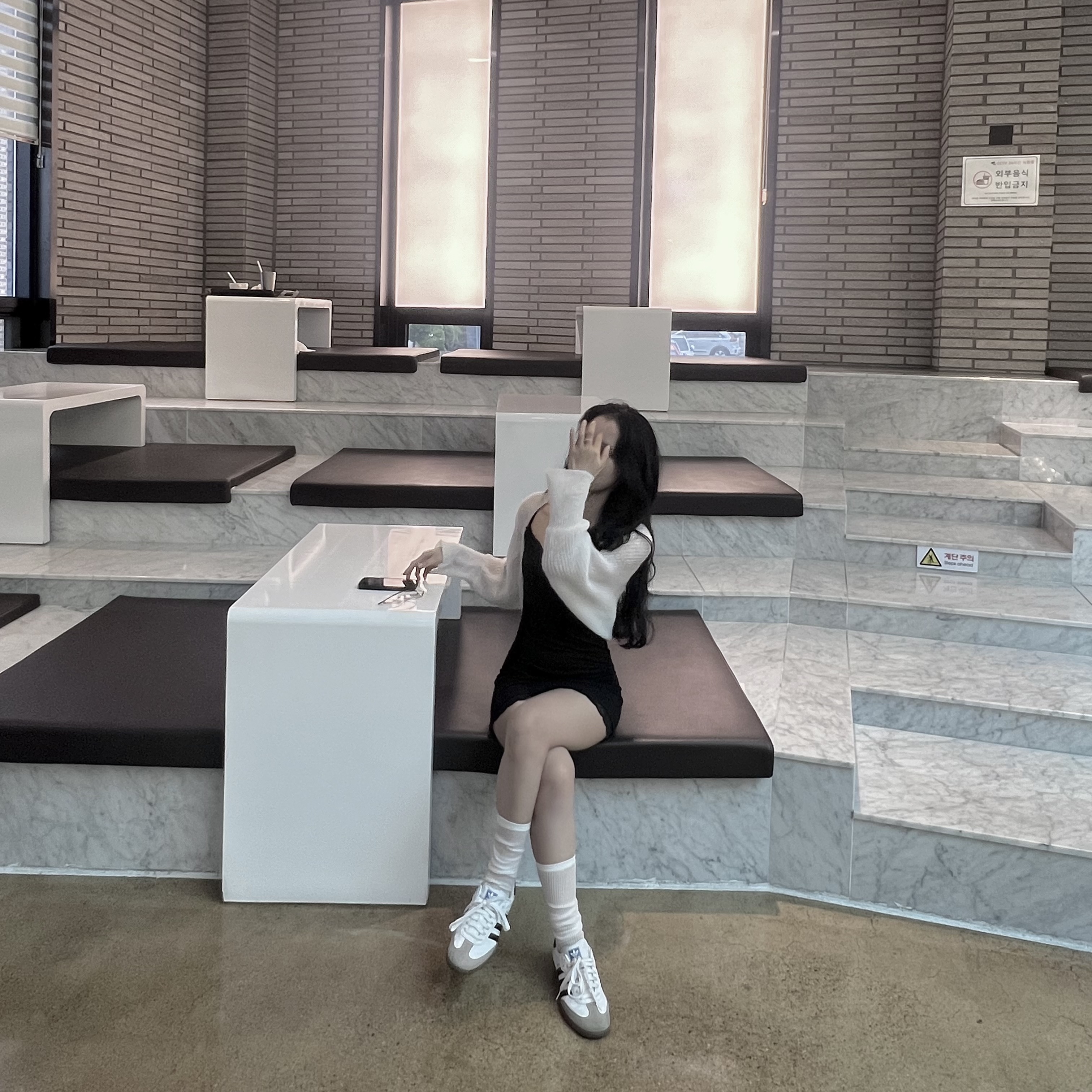 Adidas Samba Vegan White Black 착용 스타일 - 2