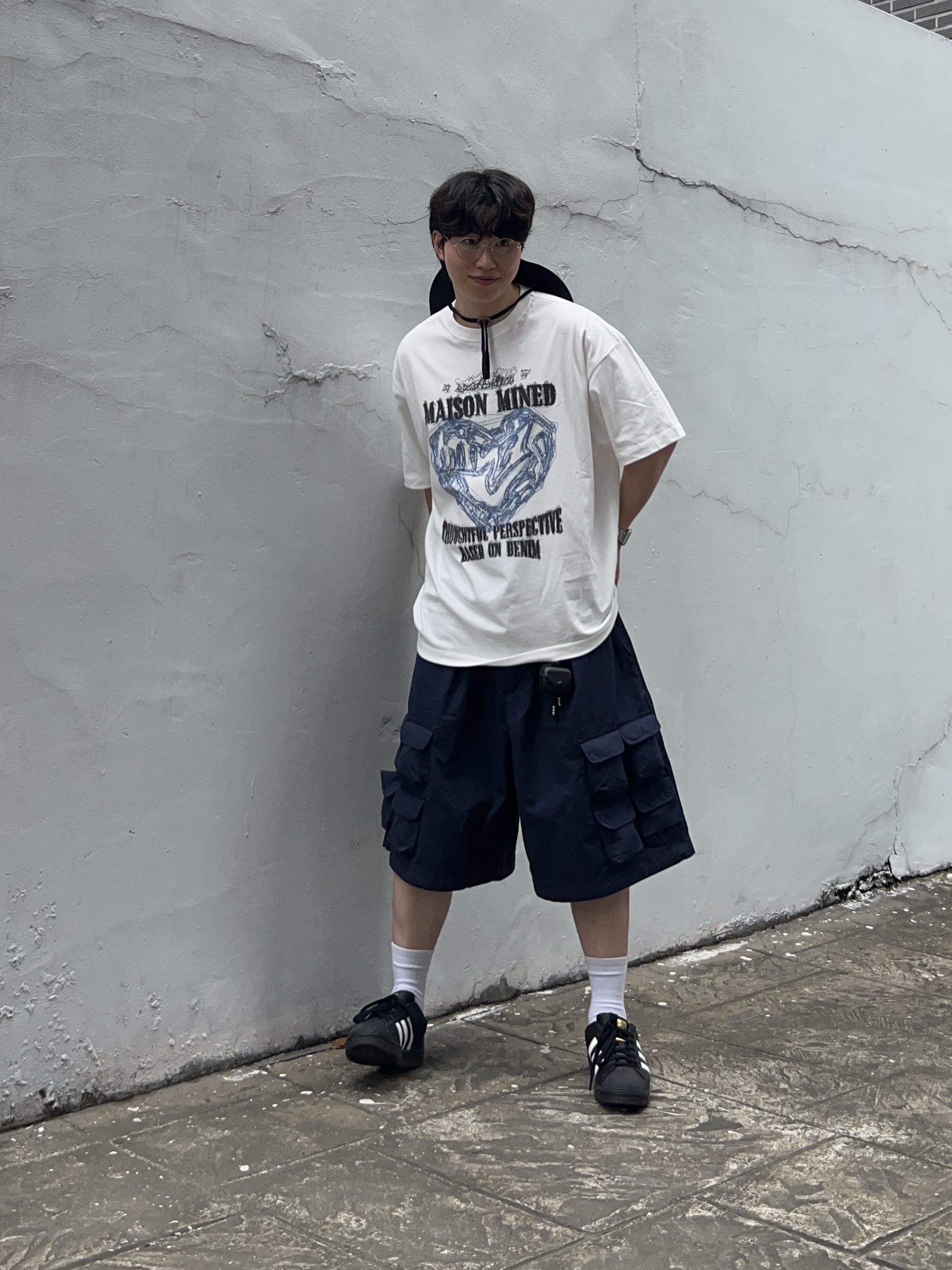 Adidas Superstar Core Black White 착용 스타일 - 2
