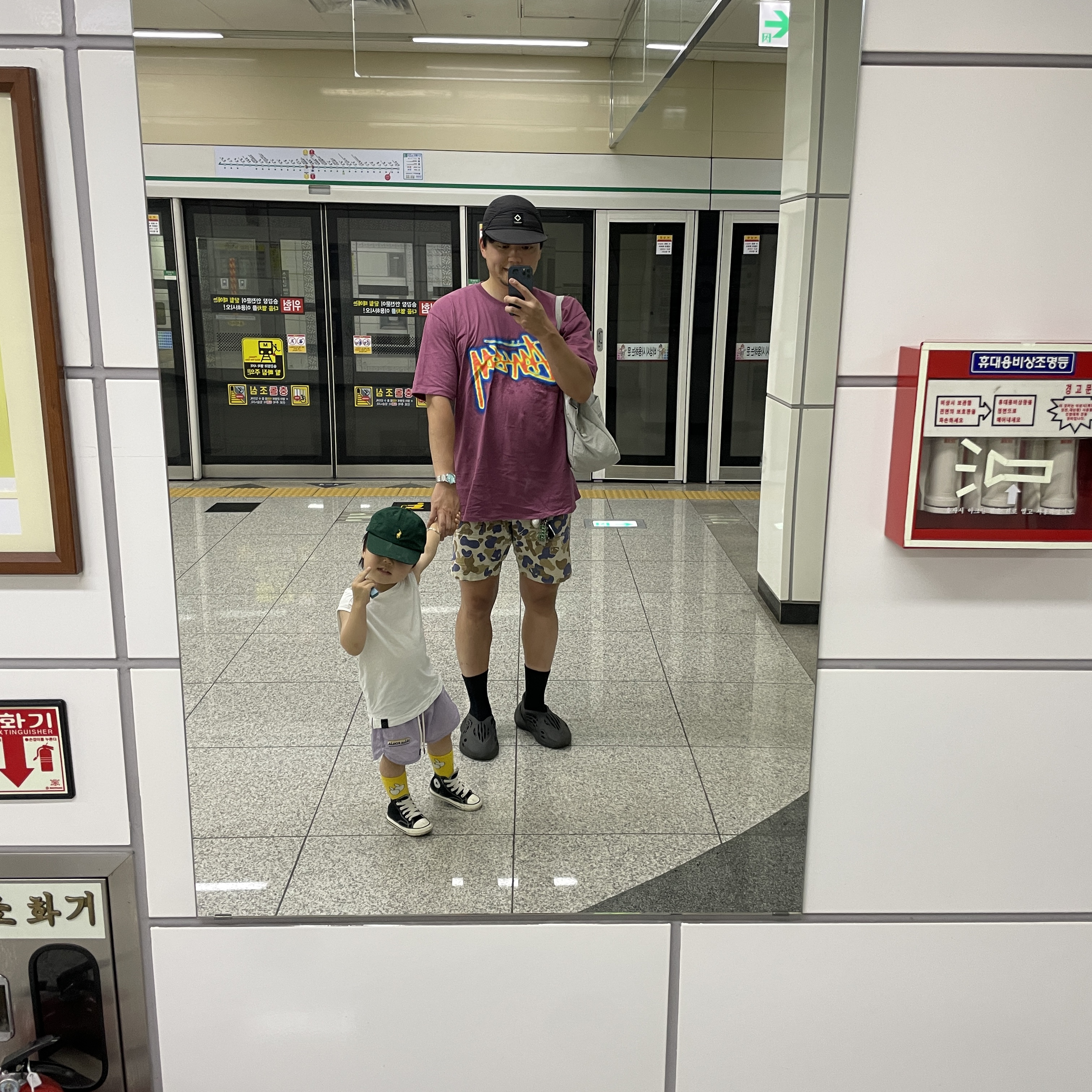 Stussy Thermal Stock T-Shirt Berry, Helinox 15th Anniversary Field Bill Cap Black 착용 스타일