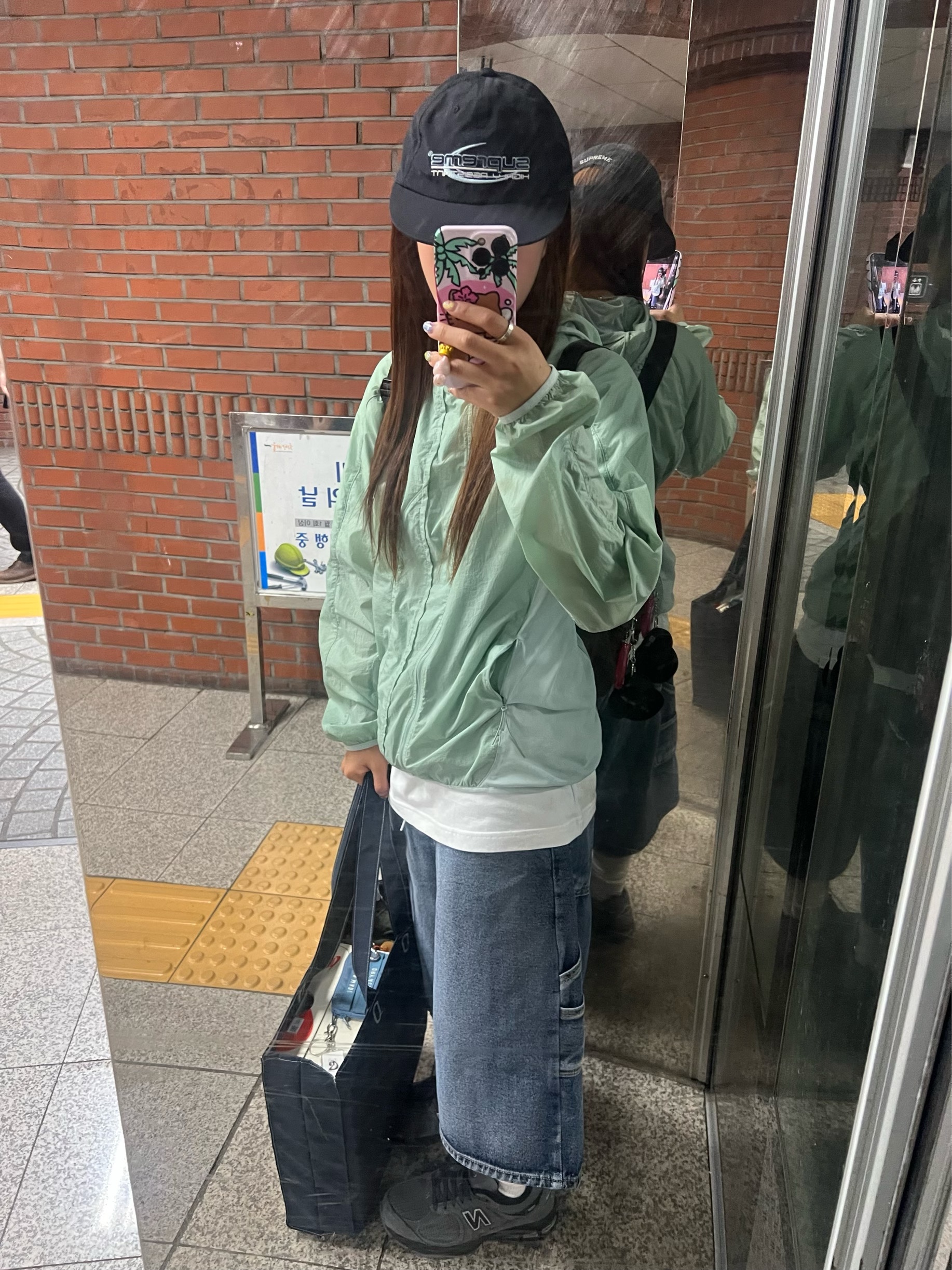 Sansan Gear Crosshair Mesh Jacket Light Green - 24SS, New Balance 2002R Dark Grey 착용 스타일