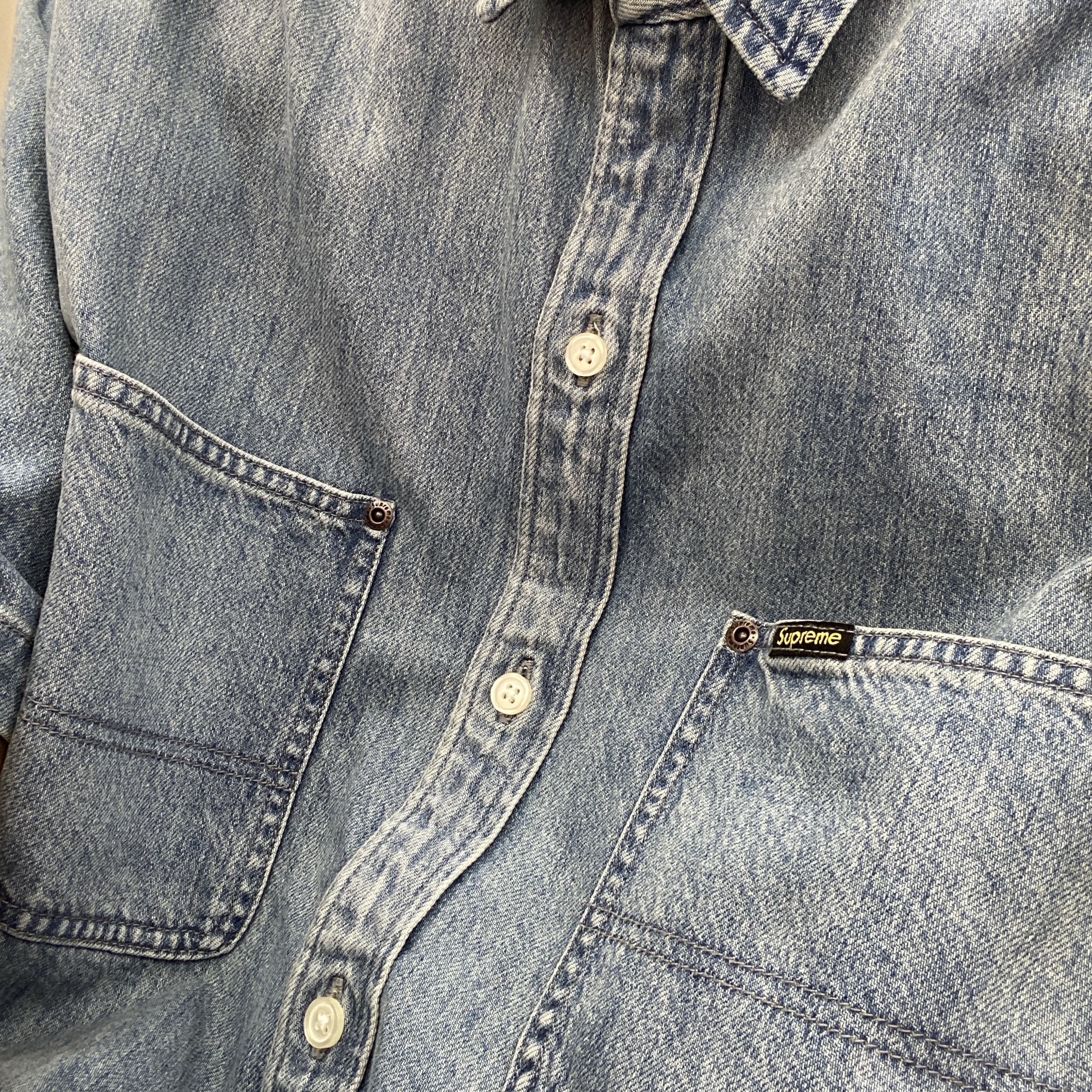Supreme Loose Fit S/S Denim Painter Shirt Washed Blue - 24SS 착용 스타일