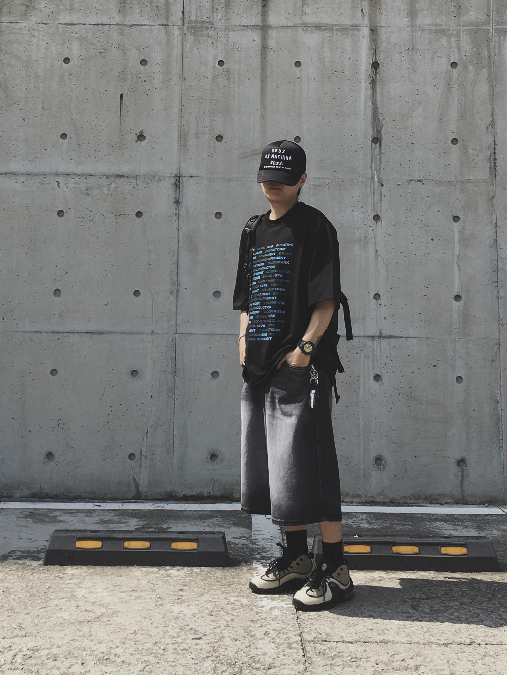 Deus Ex Machina Seoul Address Trucker Cap Black, Nike x Stussy Air Penny II Rattan and Limestone 착용 스타일 - 1