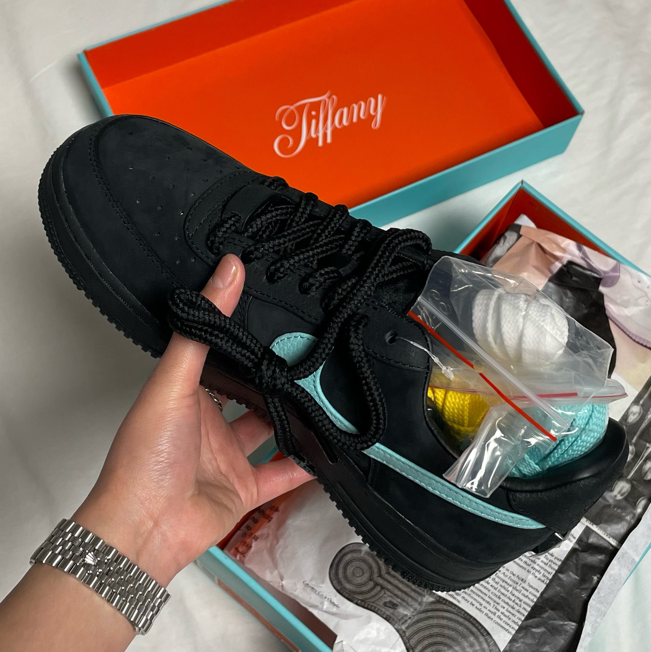 Nike x Tiffany & Co. Air Force 1 Low SP 1837, Rolex Datejust 36mm 126234 Bright Black Diamond-Set Jubilee 착용 스타일
