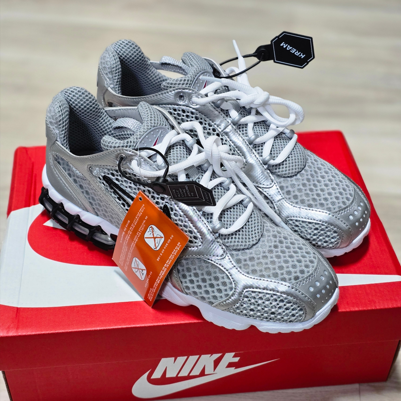 Nike Air Zoom Spiridon Cage 2 Metallic Silver 착용 스타일 - 1
