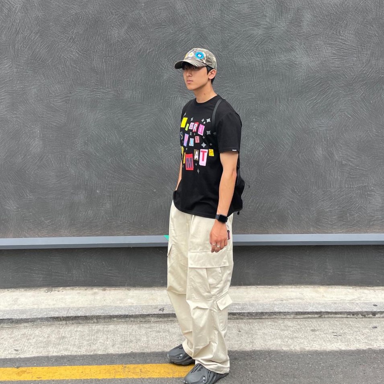 Safarispot Stickerpack Tee Pink, Safarispot Stickerpack Tee White 착용 스타일