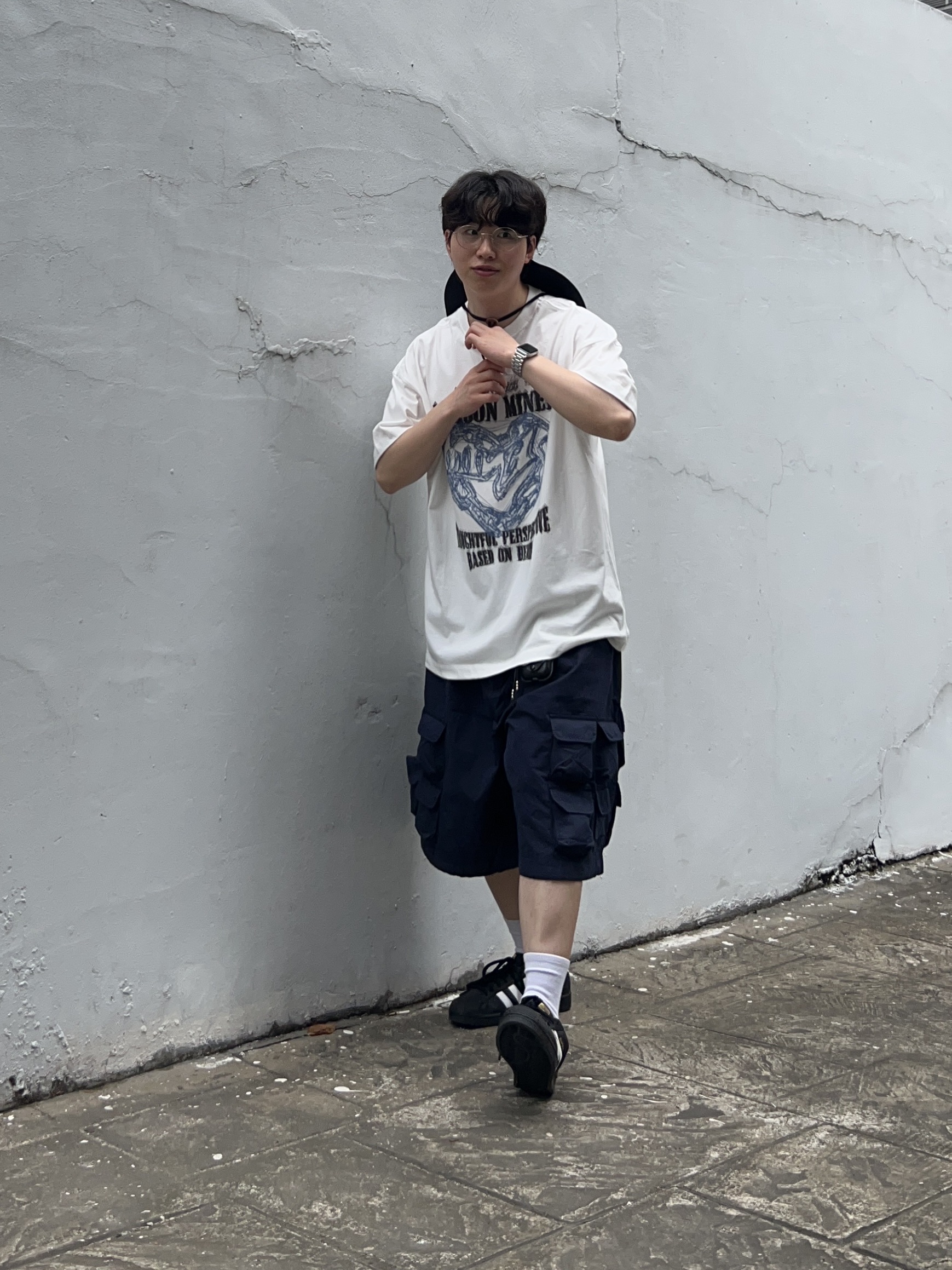 Adidas Superstar Core Black White 착용 스타일 - 3