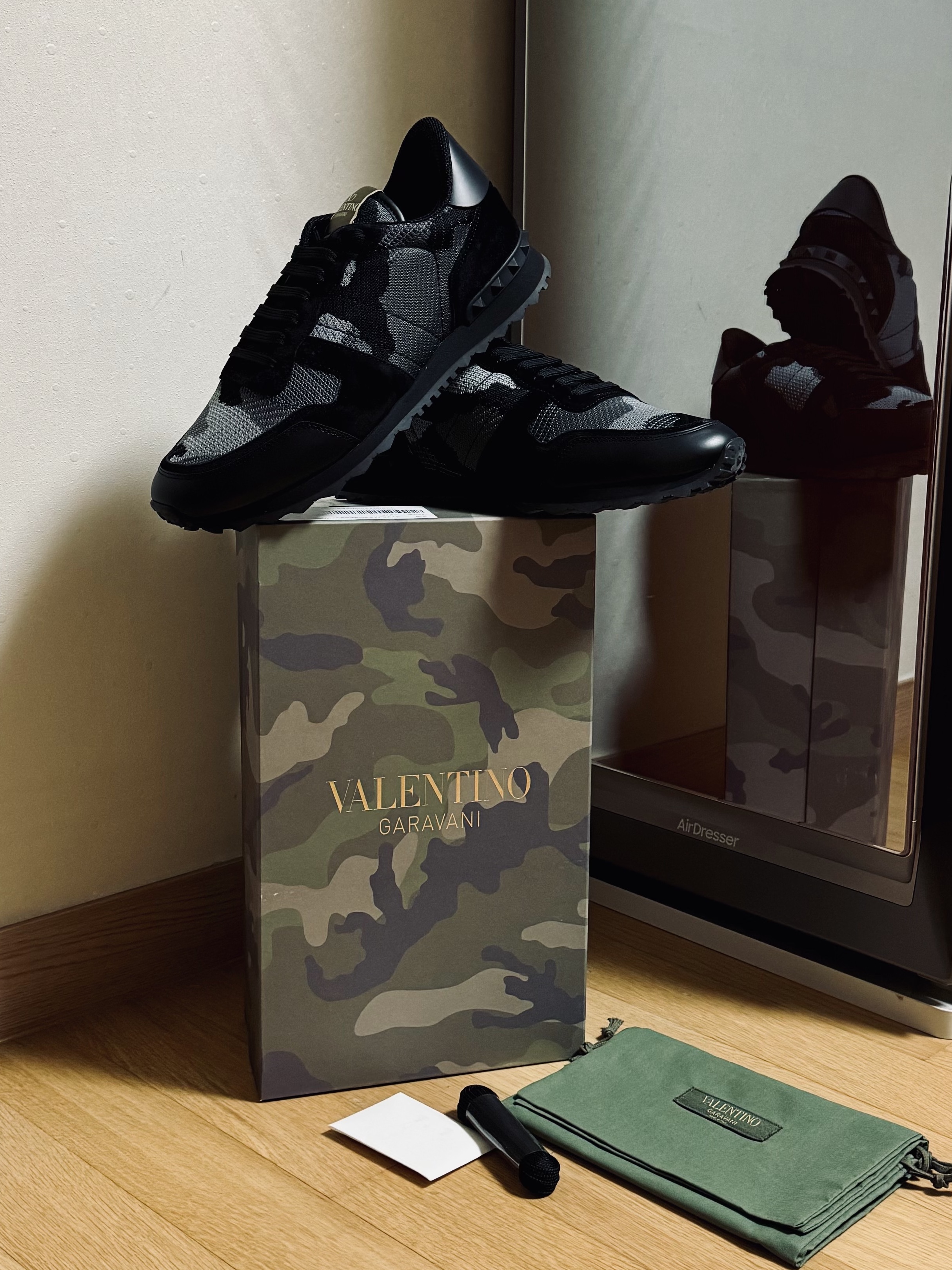 Valentino Mesh Fabric Camouflage Rockrunner Sneaker Military Green Beige, Valentino Camouflage Noir Rockrunner Sneakers Black 착용 스타일