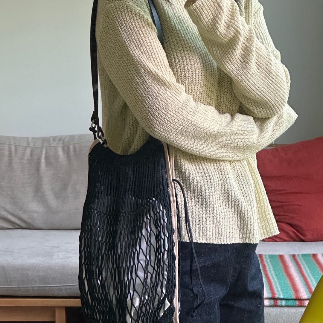 Lemaire Nylon Net Medium Filt Net Shopping Bag Black 착용 스타일 - 3
