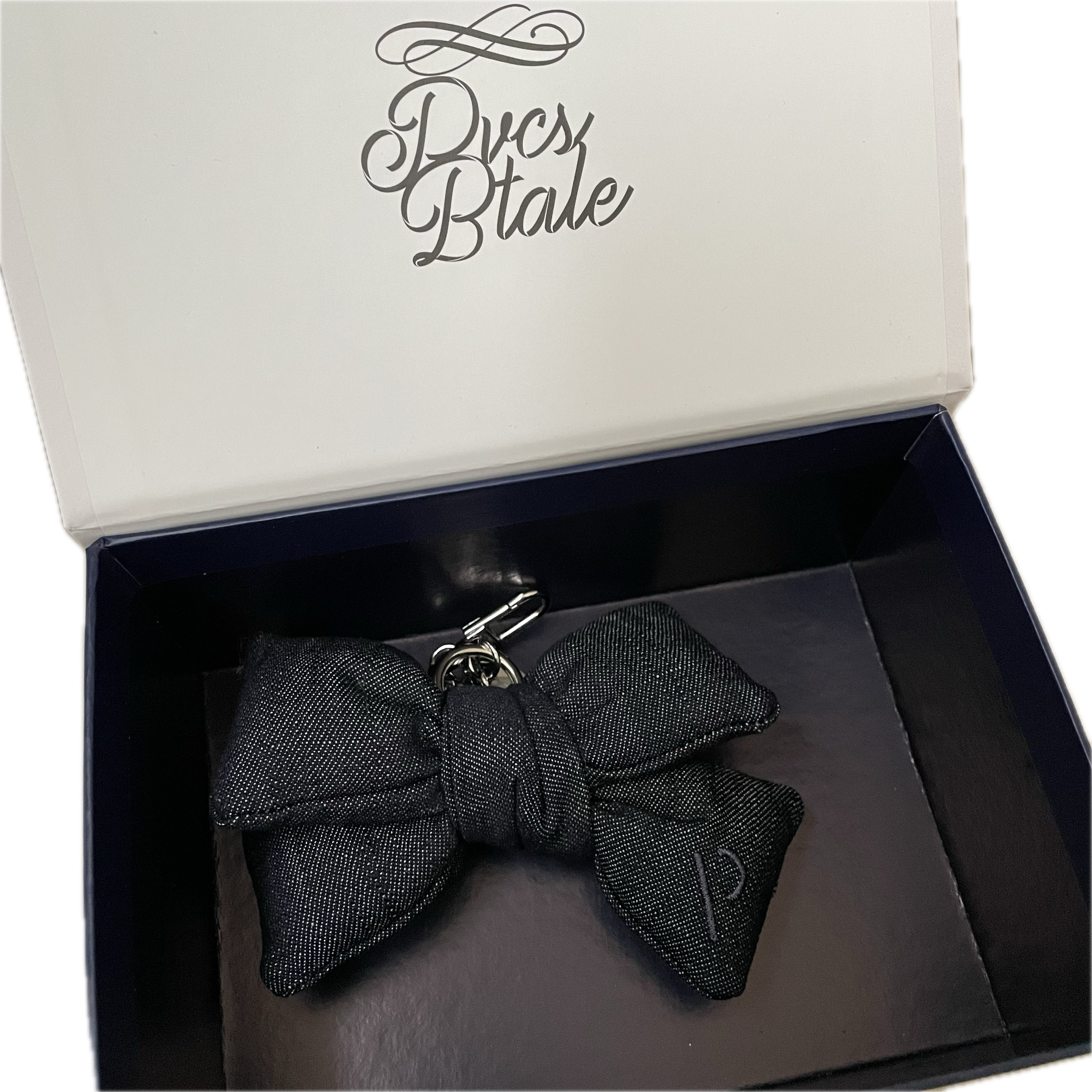 [KREAM 단독] PVCS x Bloomingtale Ribbon Denim Keyring Raw Denim 착용 스타일