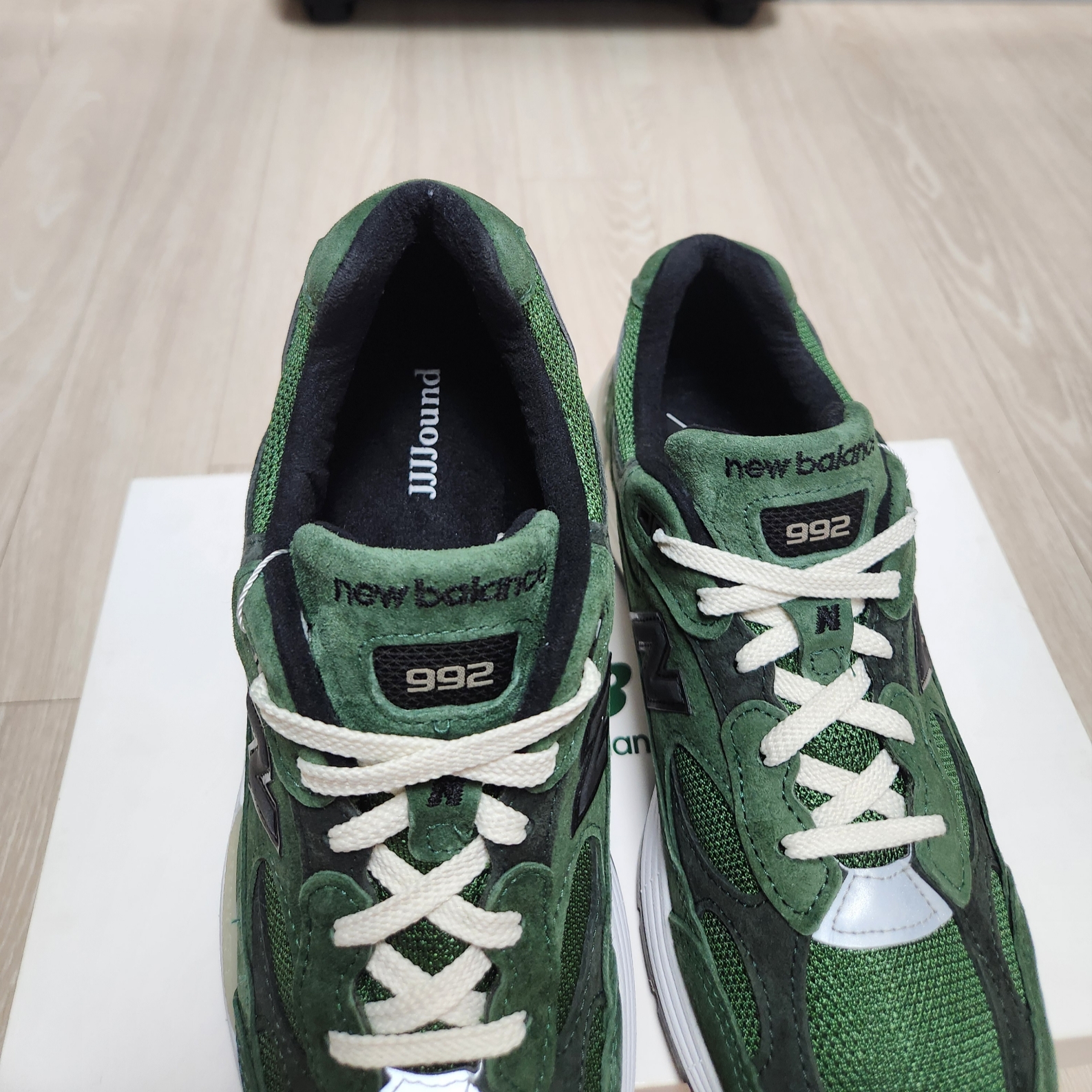 New Balance x JJJJound 992 Made in USA Mossy Green, New Balance x Stone Island 574 Legacy Dark Green 착용 스타일 - 6