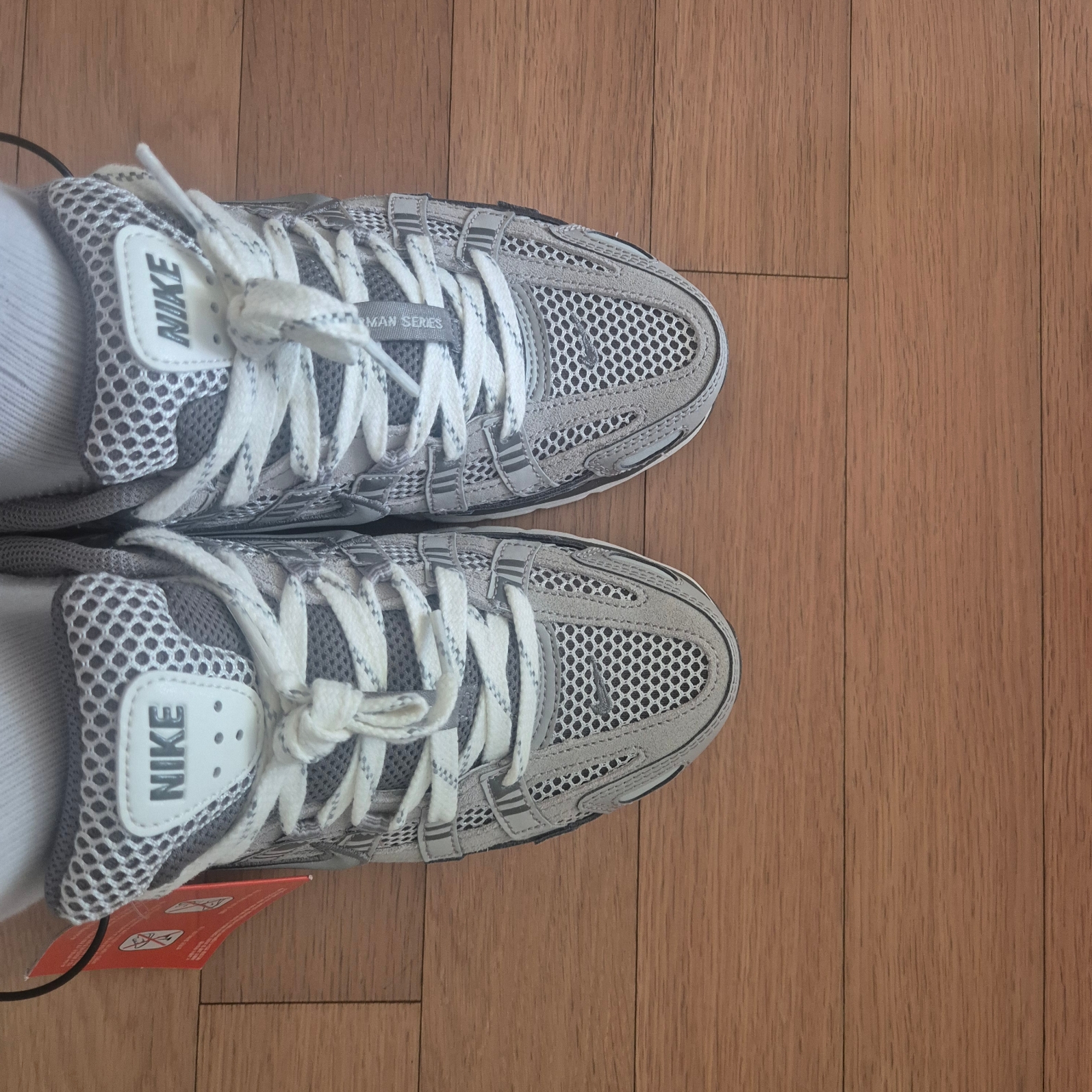Nike P-6000 PRM Light Iron Ore 착용 스타일 - 3