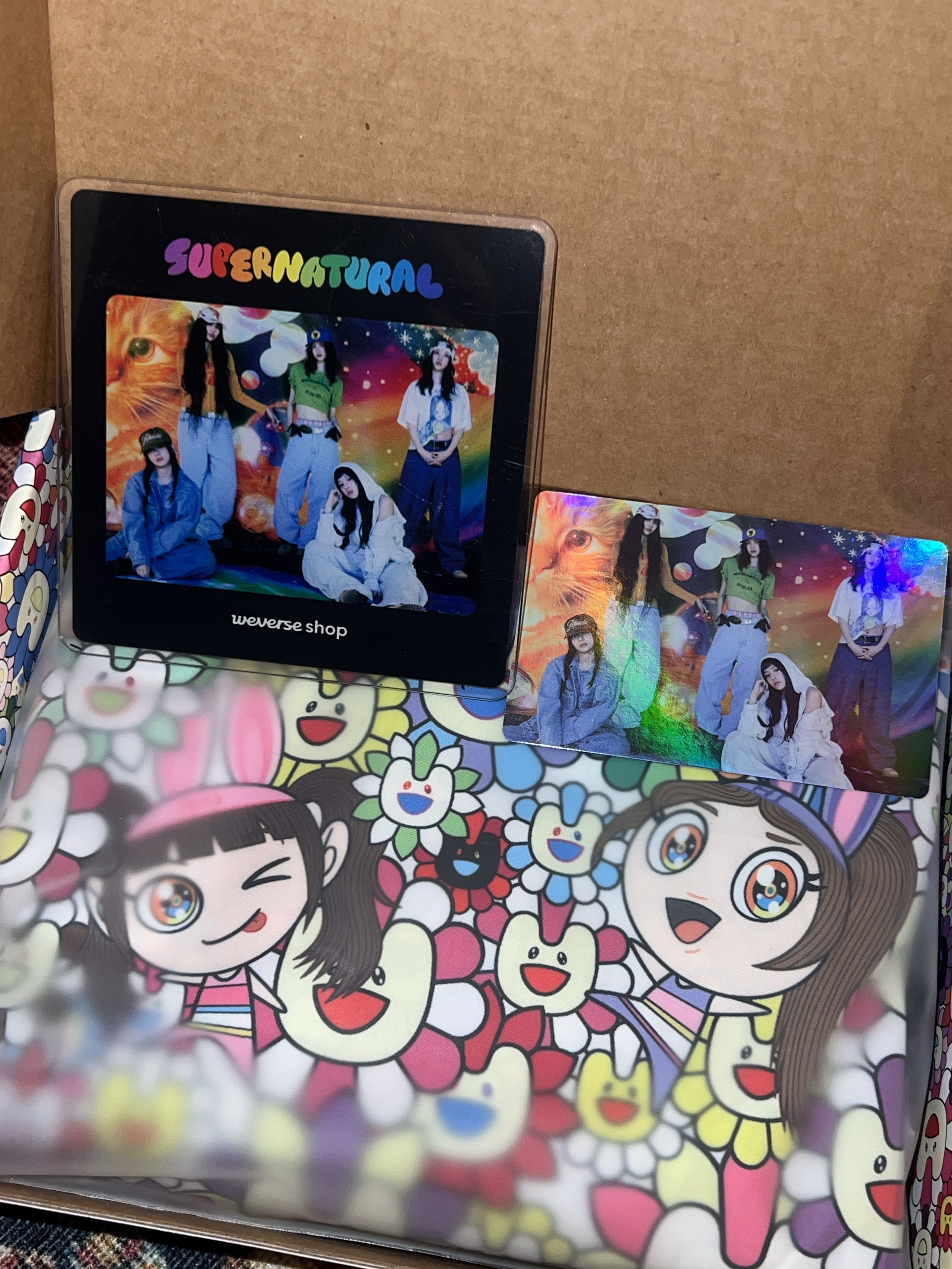 NewJeans Supernatural NJ x Murakami Drawstring Bag Ver. 착용 스타일 - 1