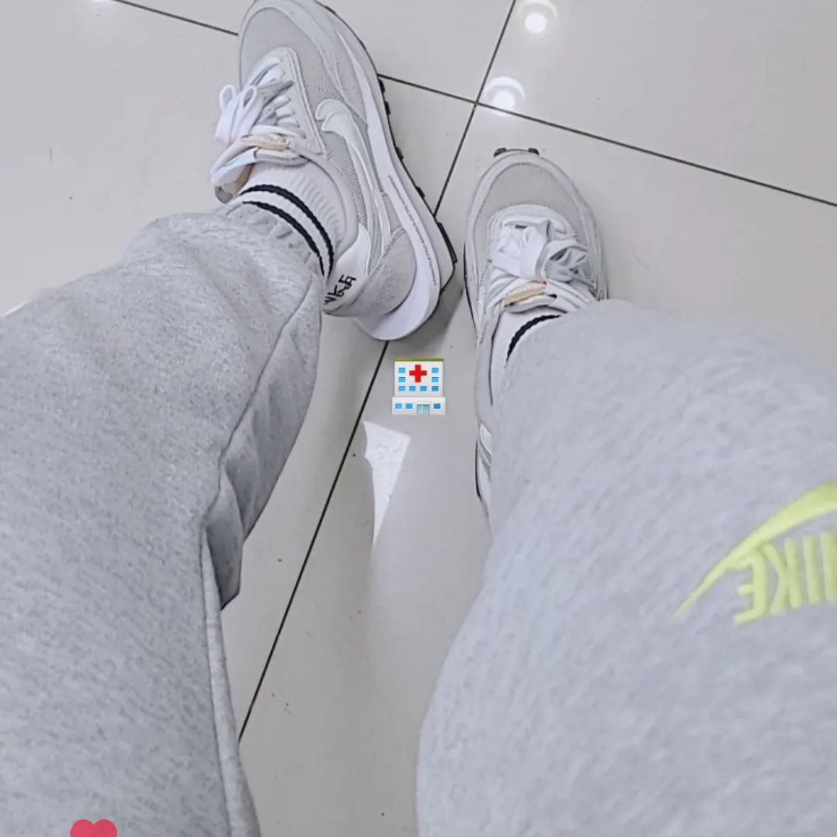 Nike x Sacai VaporWaffle Black and Gum, Nike x Sacai x Fragment LDWaffle Light Smoke Grey 착용 스타일 - 2