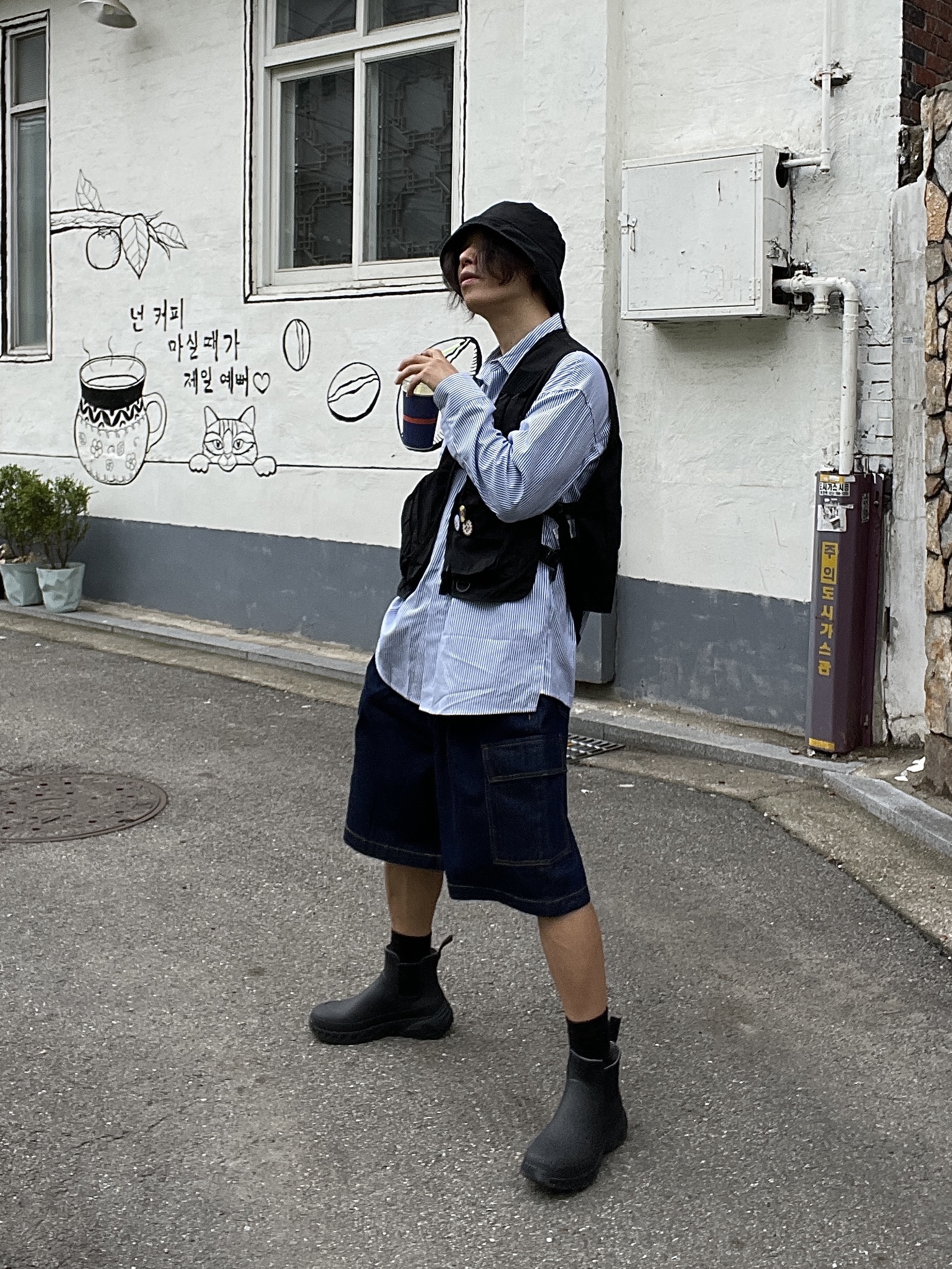 Rockfishweatherwear x Goyowear Trail Rainboots Ash Brown, Supreme Webbing Keychain Black - 23SS 착용 스타일 - 1