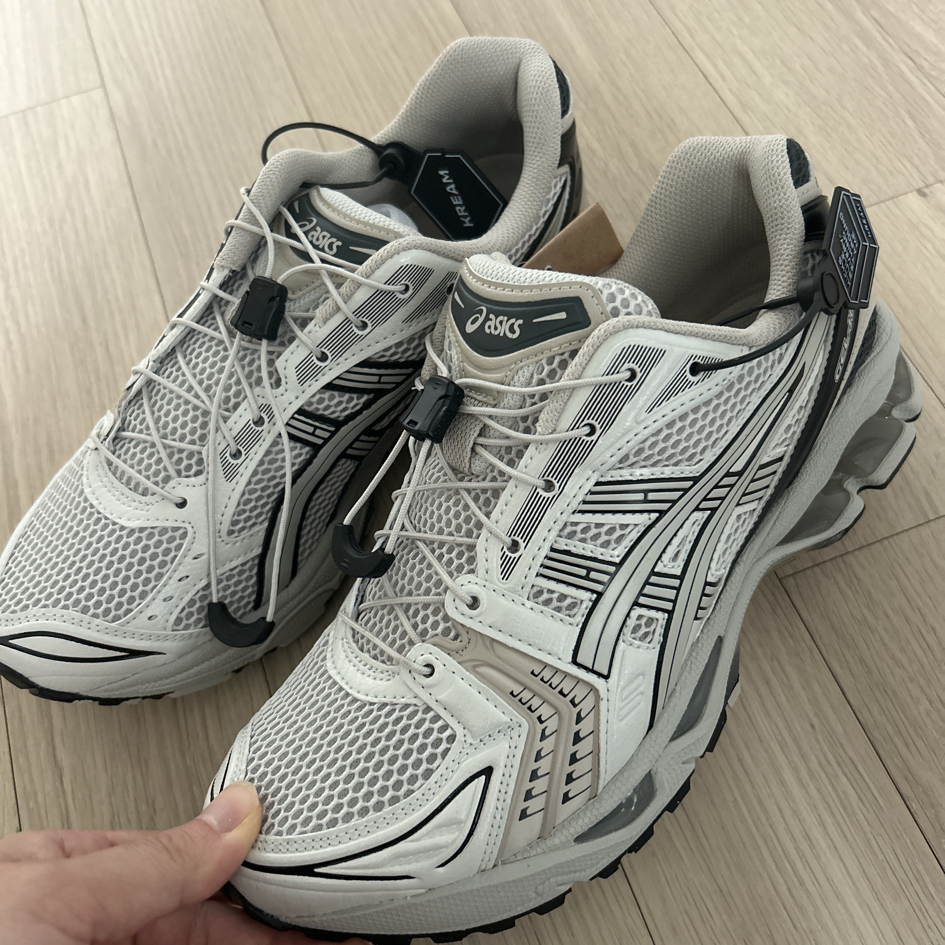 Asics Unlimited Gel-Kayano 14 Smoke Grey 착용 스타일 - 1