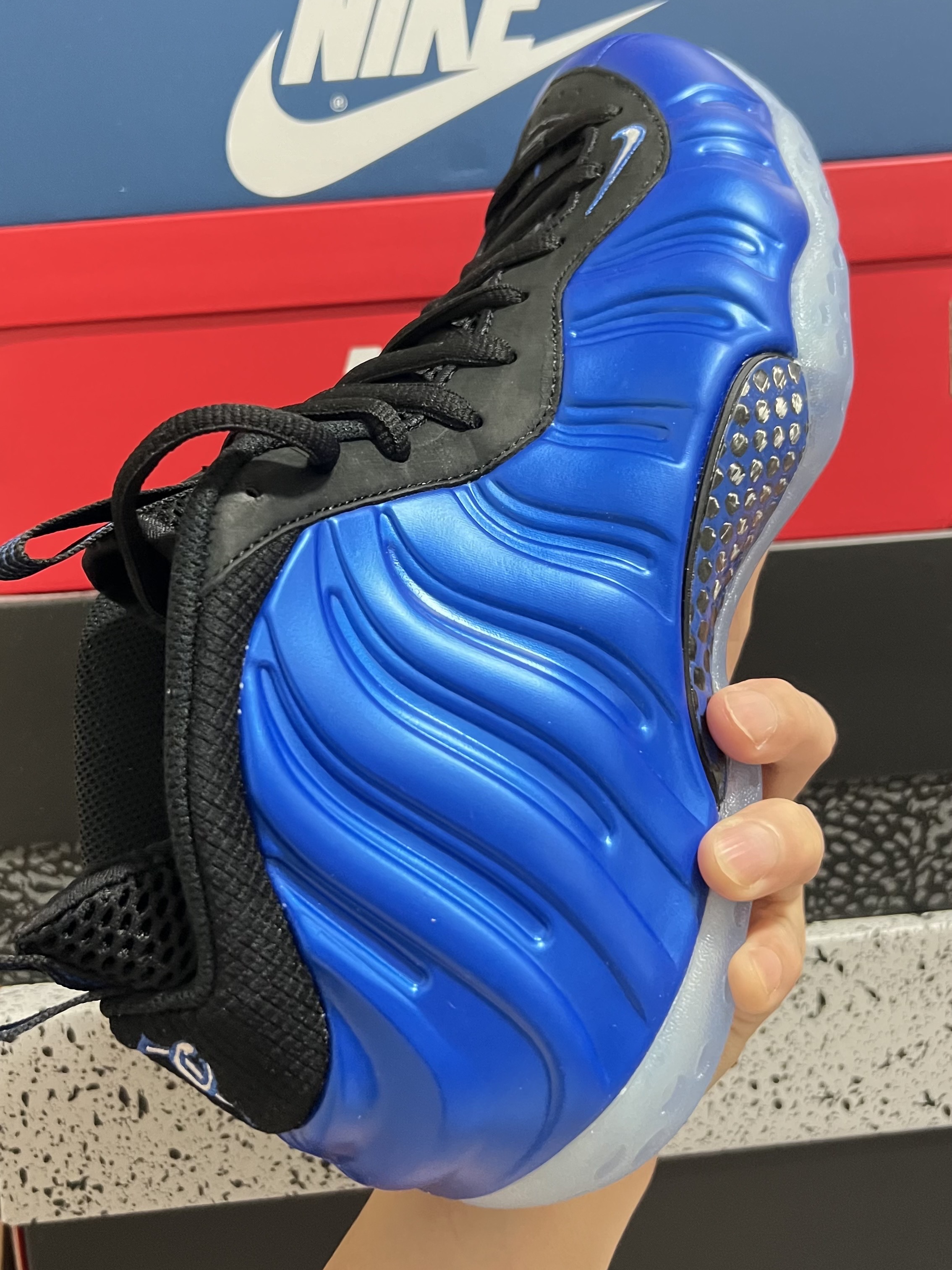 Nike Air Foamposite One International Blue 착용 스타일