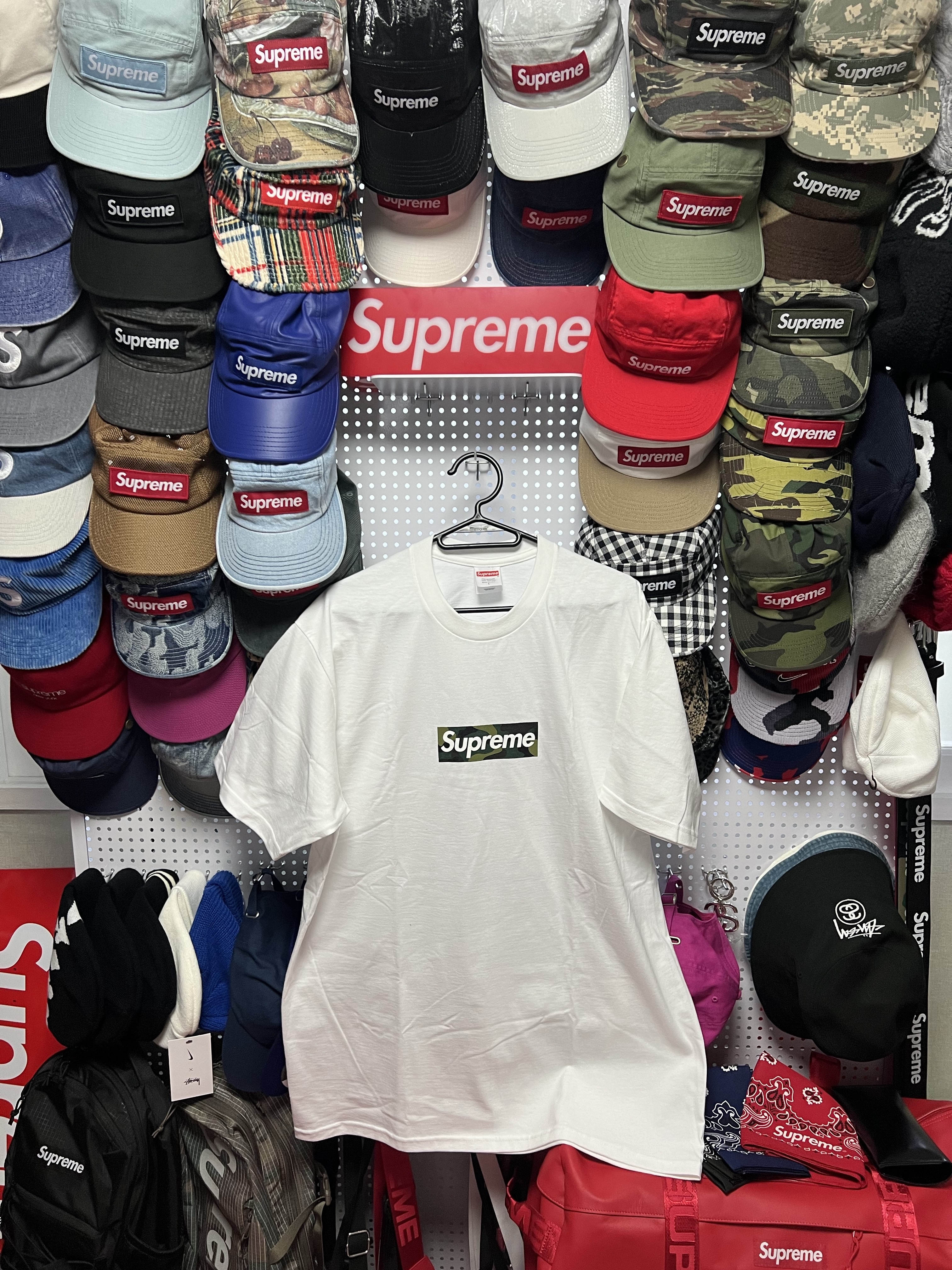 Supreme Bandana Box Logo T-Shirt White - 19FW, Supreme Box Logo T-Shirt White - 23FW 착용 스타일 - 2