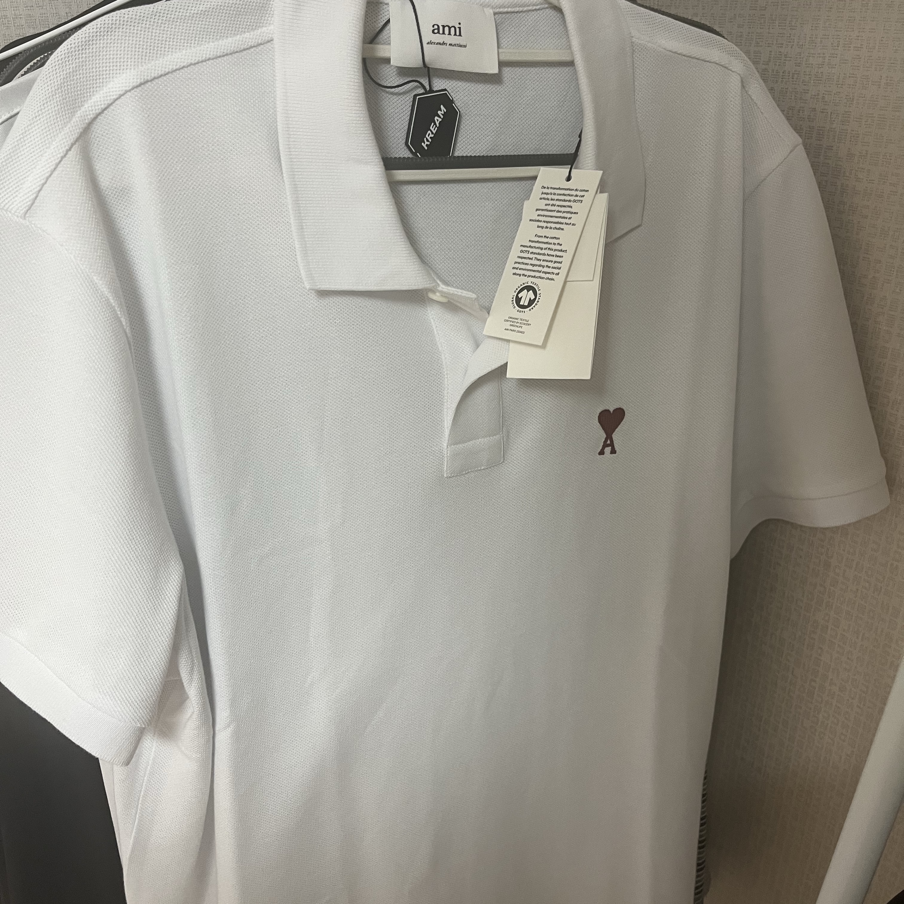 AMI de Coeur Polo Shirt White 착용 스타일