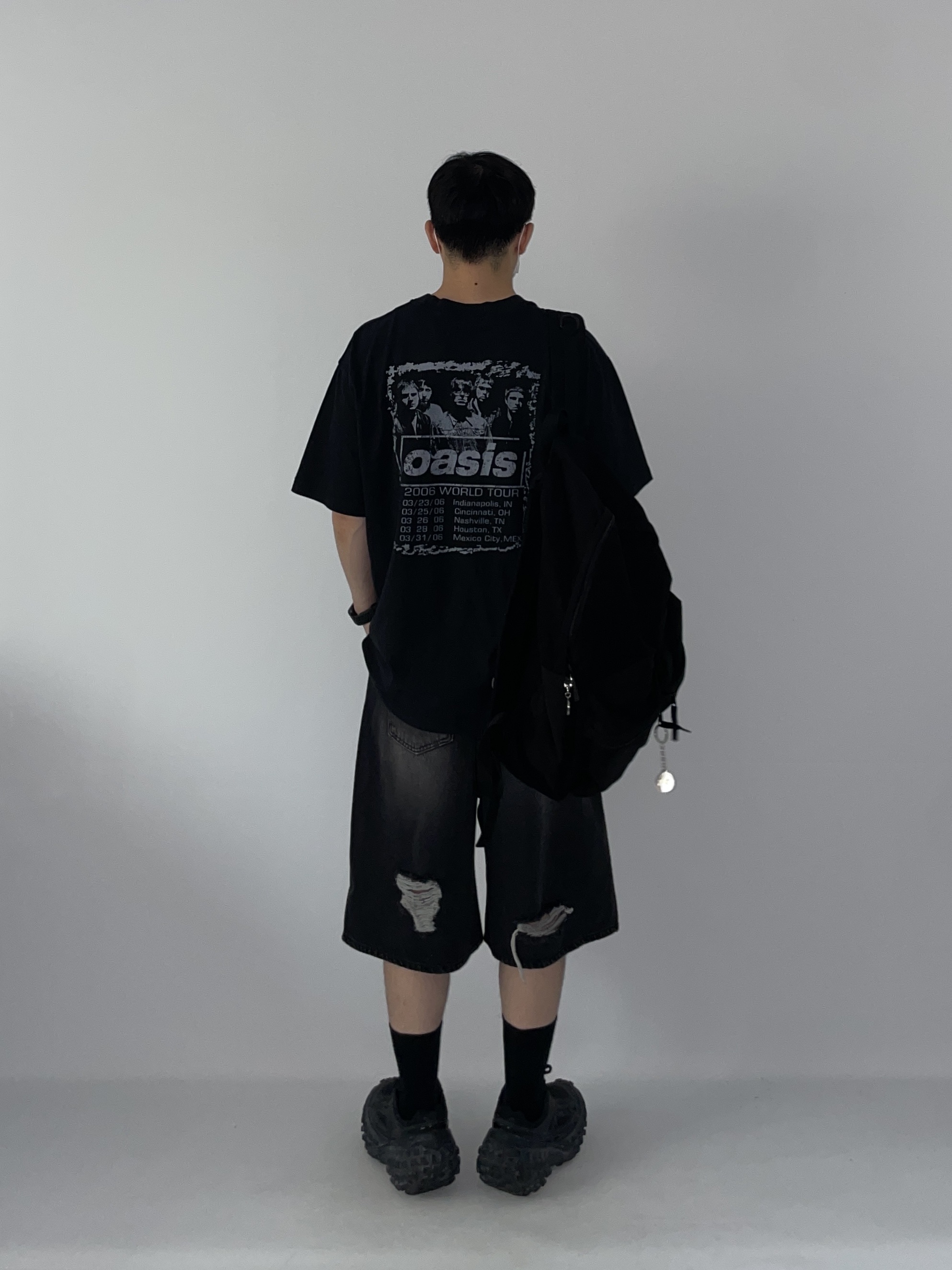 Balenciaga Defender Sneakers Black 착용 스타일 - 4