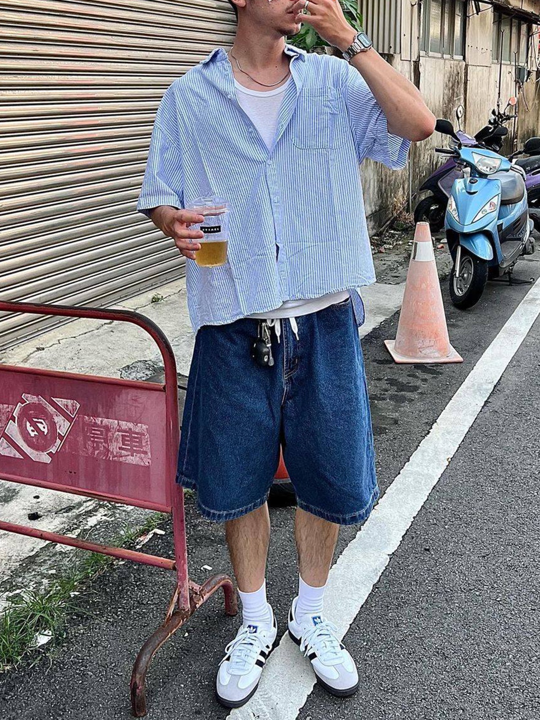 Supreme Baggy Denim Short Washed Indigo - 24SS, Supreme Script Baggy Denim Short Washed Indigo - 24SS 착용 스타일 - 6