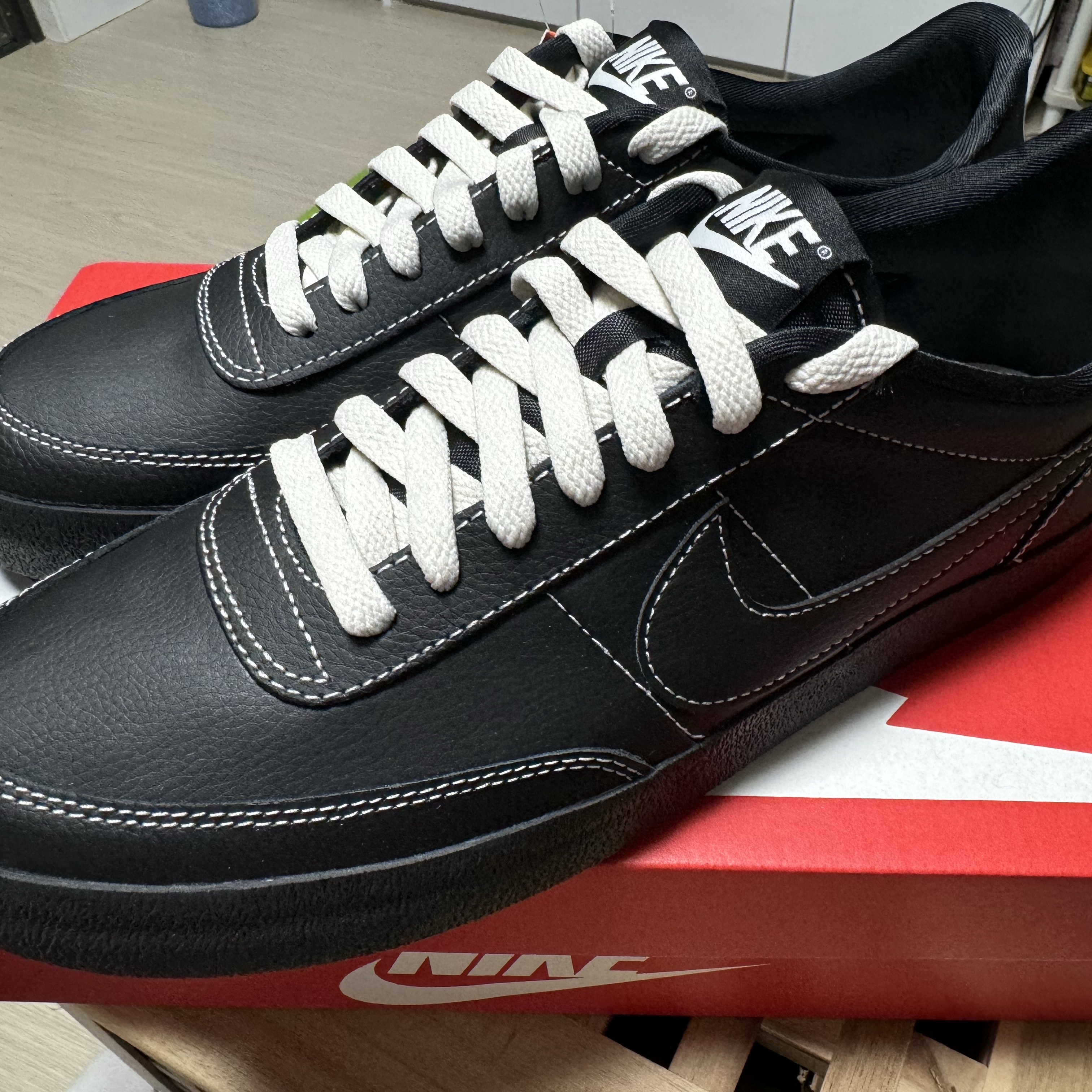 Nike Killshot 2 Black Phantom 착용 스타일 - 2