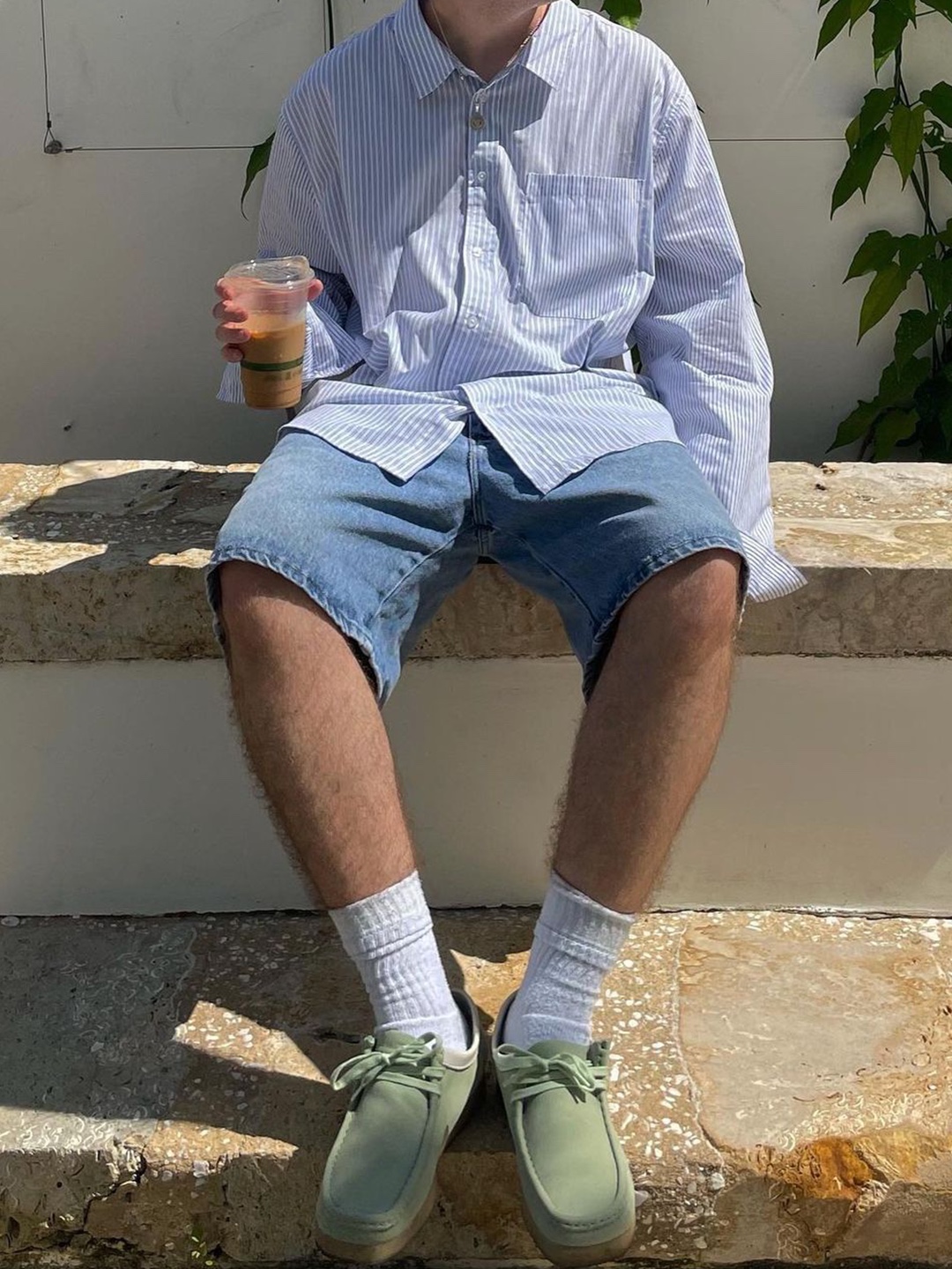 Supreme Baggy Denim Short Washed Indigo - 24SS, Supreme Script Baggy Denim Short Washed Indigo - 24SS 착용 스타일 - 3