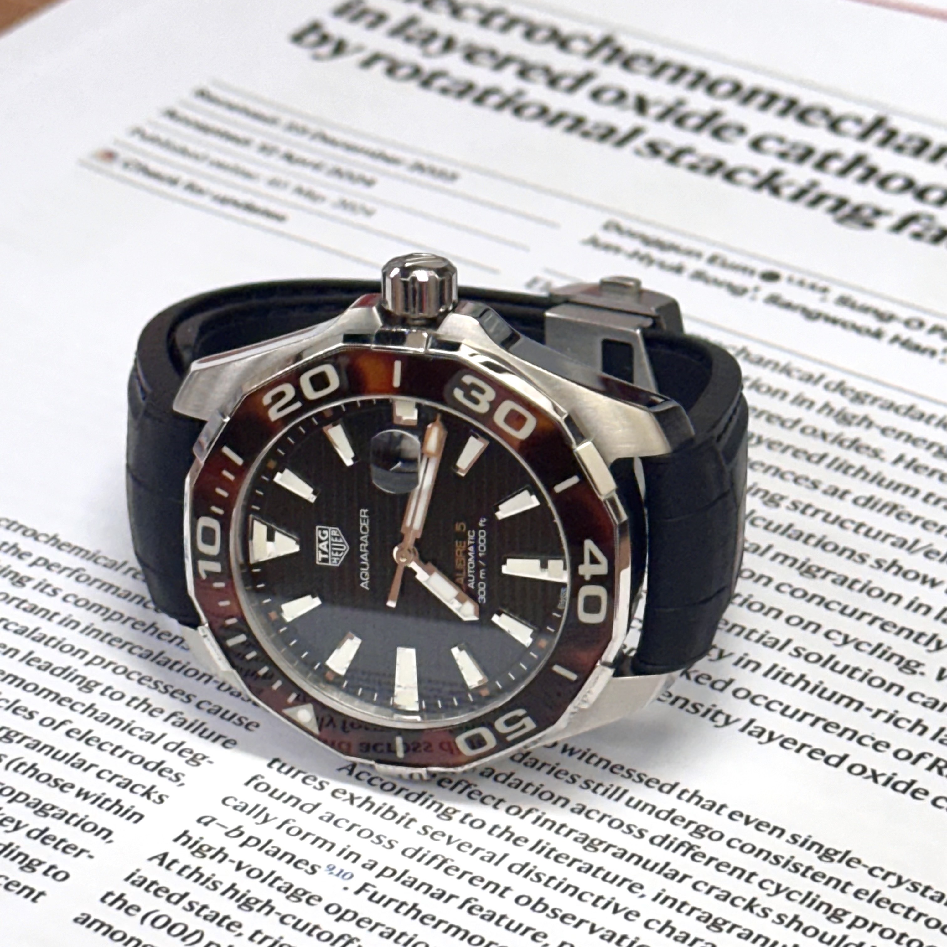 TAG Heuer Aquaracer Professional 300 Calibre 5 Automatic Titanium Green 착용 스타일