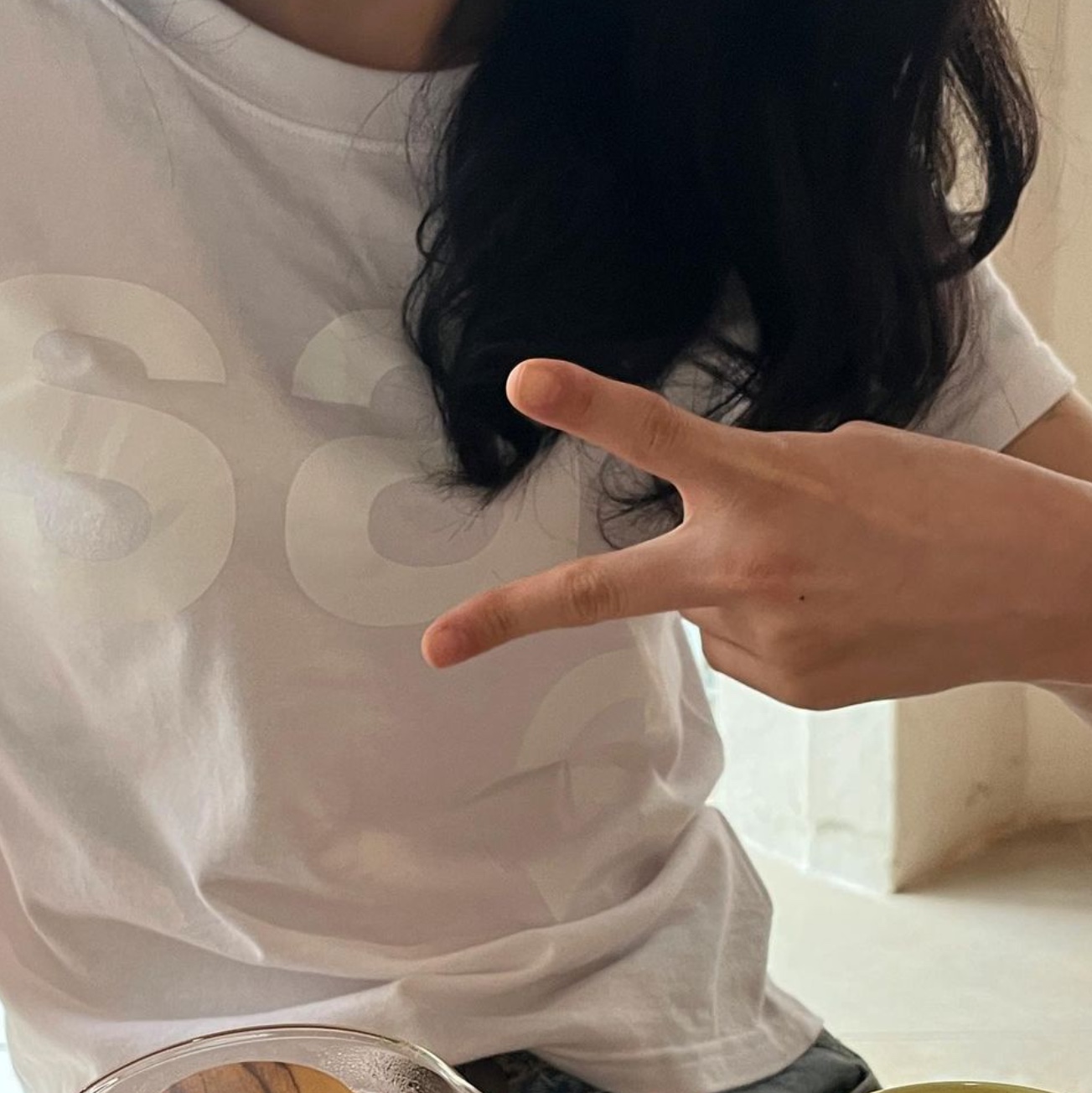 [KREAM 단독] Safarispot 1/2 Basic Safari T-Shirt Sky, [KREAM 단독] Safarispot 1/2 Basic Safari T-Shirt Black 착용 스타일