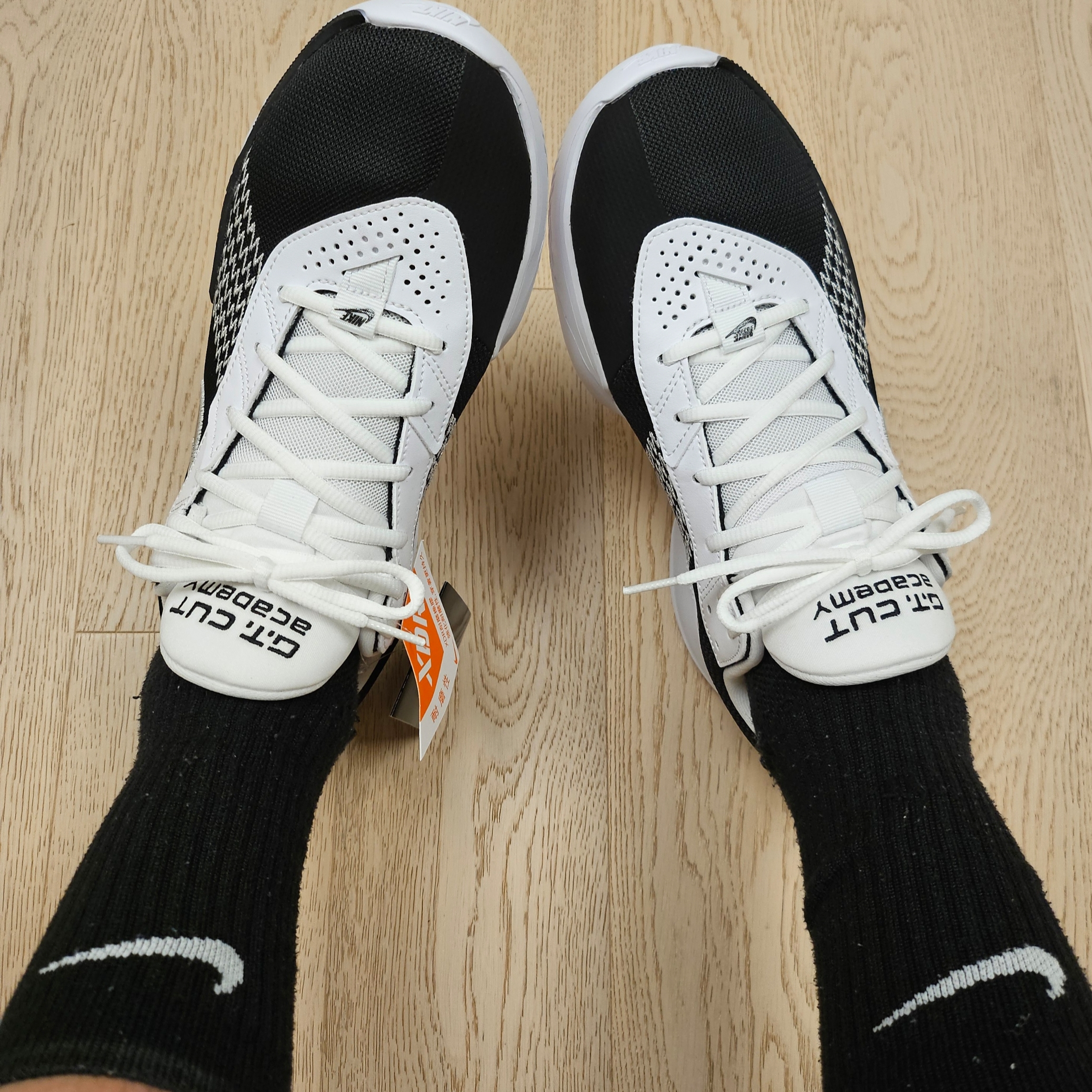 Nike Air Zoom G.T. Cut Academy EP Black White 착용 스타일 - 1