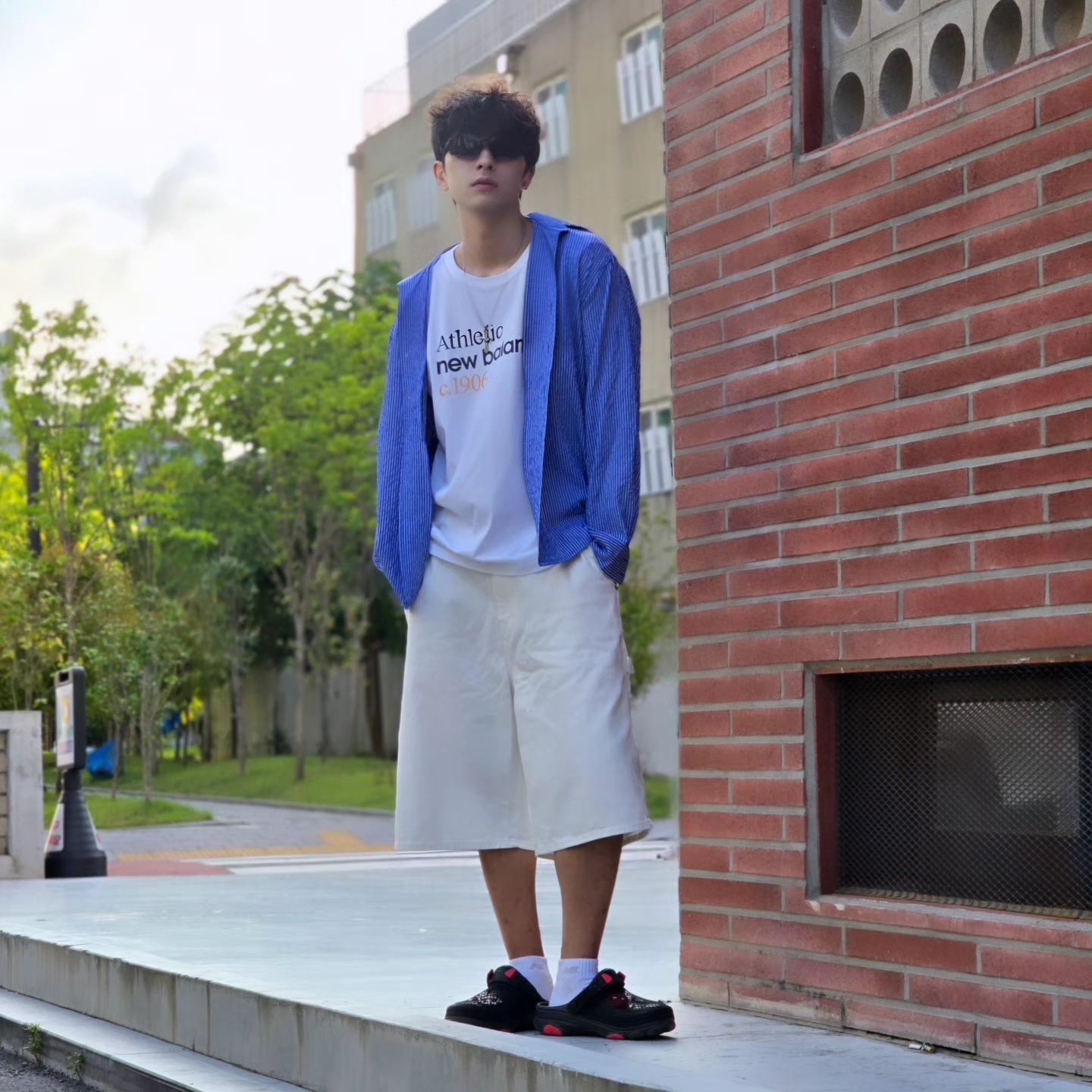 Crocs x Staple Classic All Terrain Clog Black 착용 스타일 - 4
