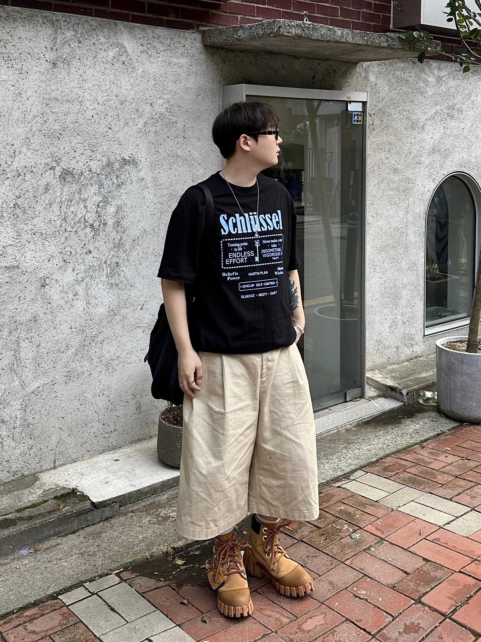 Gentle Monster x Maison Margiela MM113 Black Clear, Timberland x Humberto Leon 6 Inch Boot Wheat Nubuck - Medium 착용 스타일 - 2