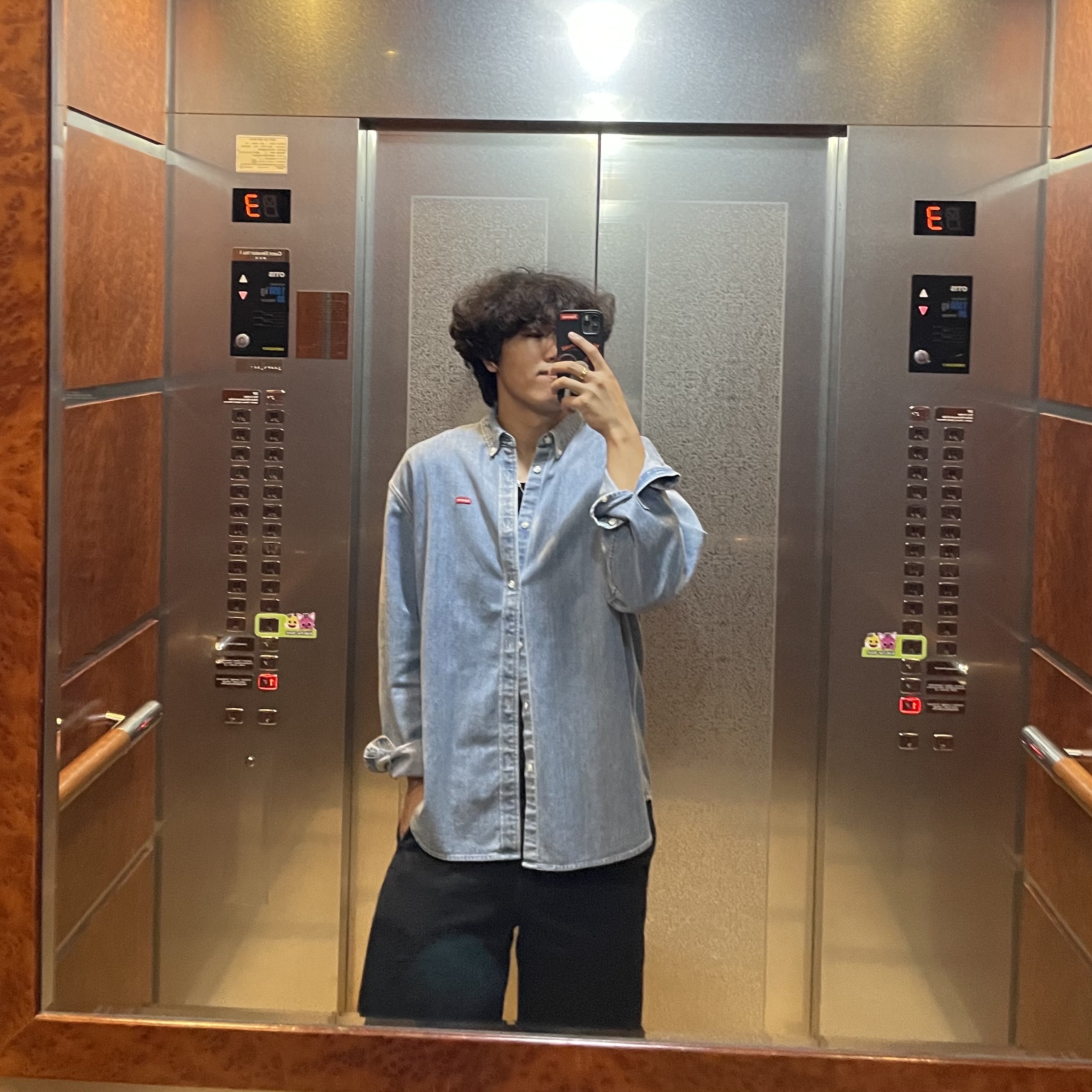 Supreme Small Box Shirt Denim - 23FW 착용 스타일