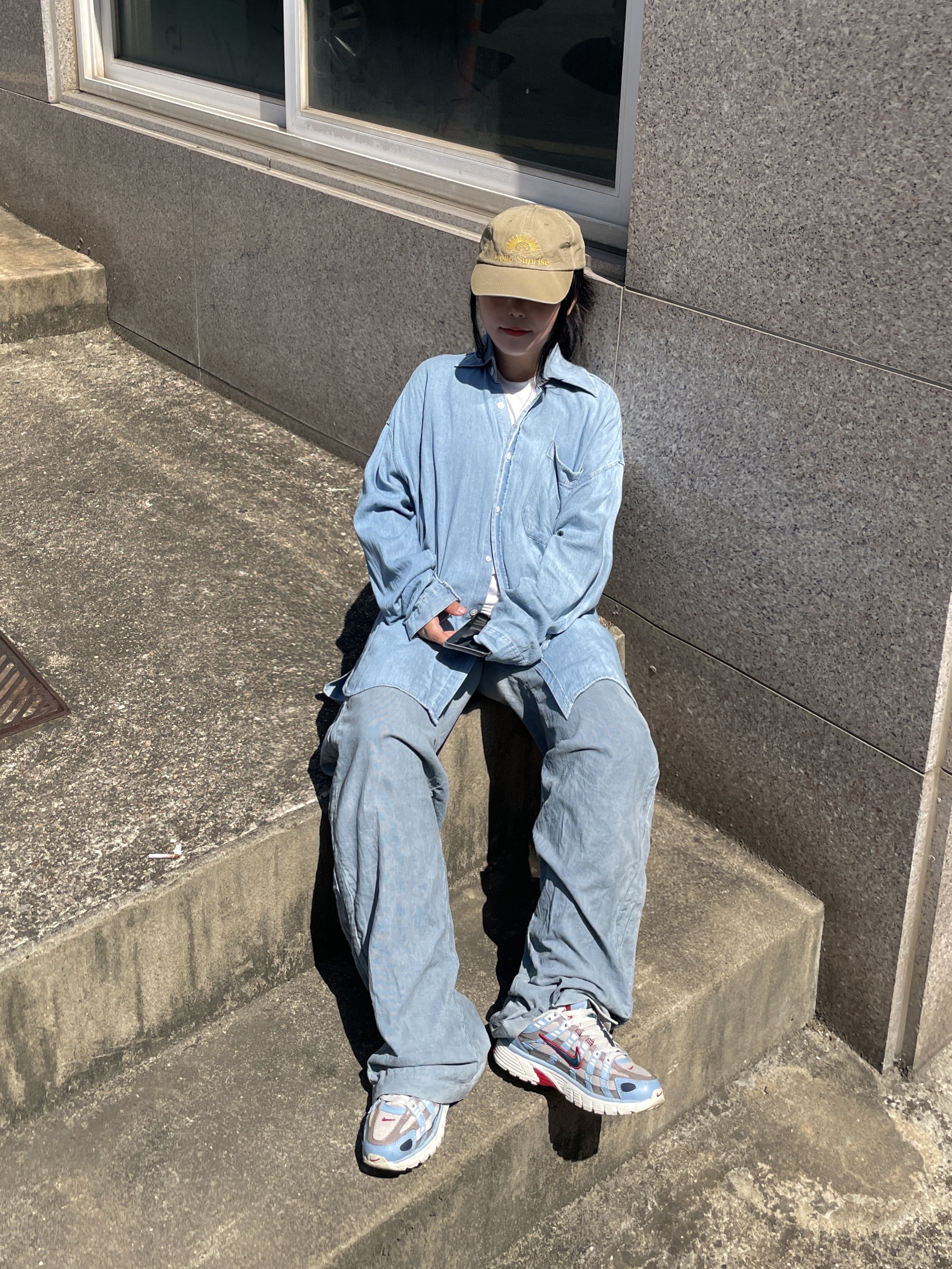 Hello Sunrise Washed OG Logo Ball Cap Camel Brown 착용 스타일 - 2