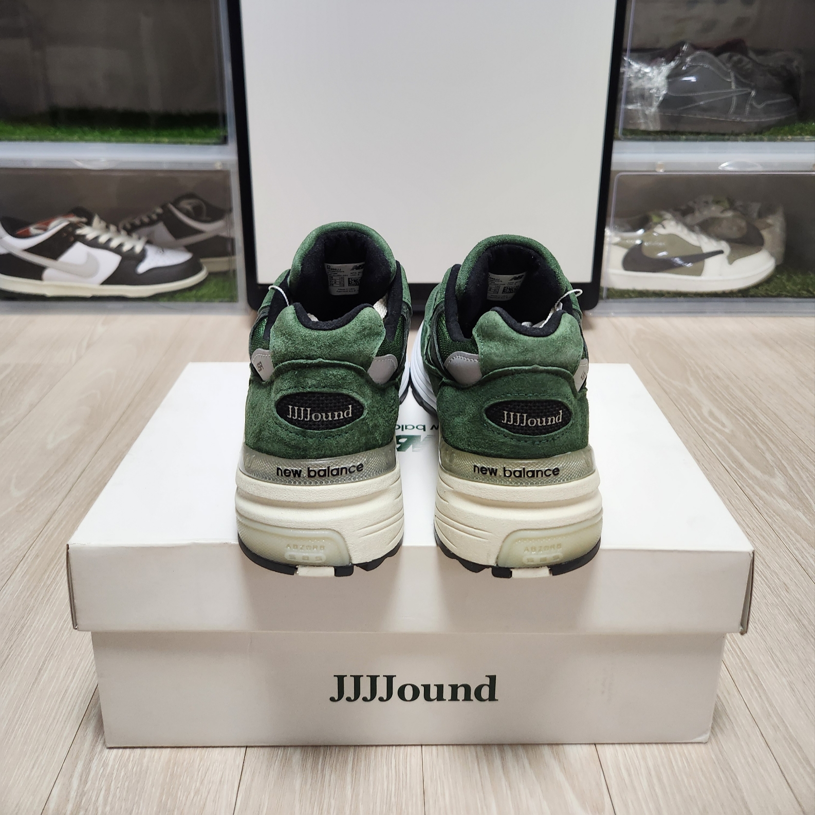 New Balance x JJJJound 992 Made in USA Mossy Green, New Balance x Stone Island 574 Legacy Dark Green 착용 스타일 - 3