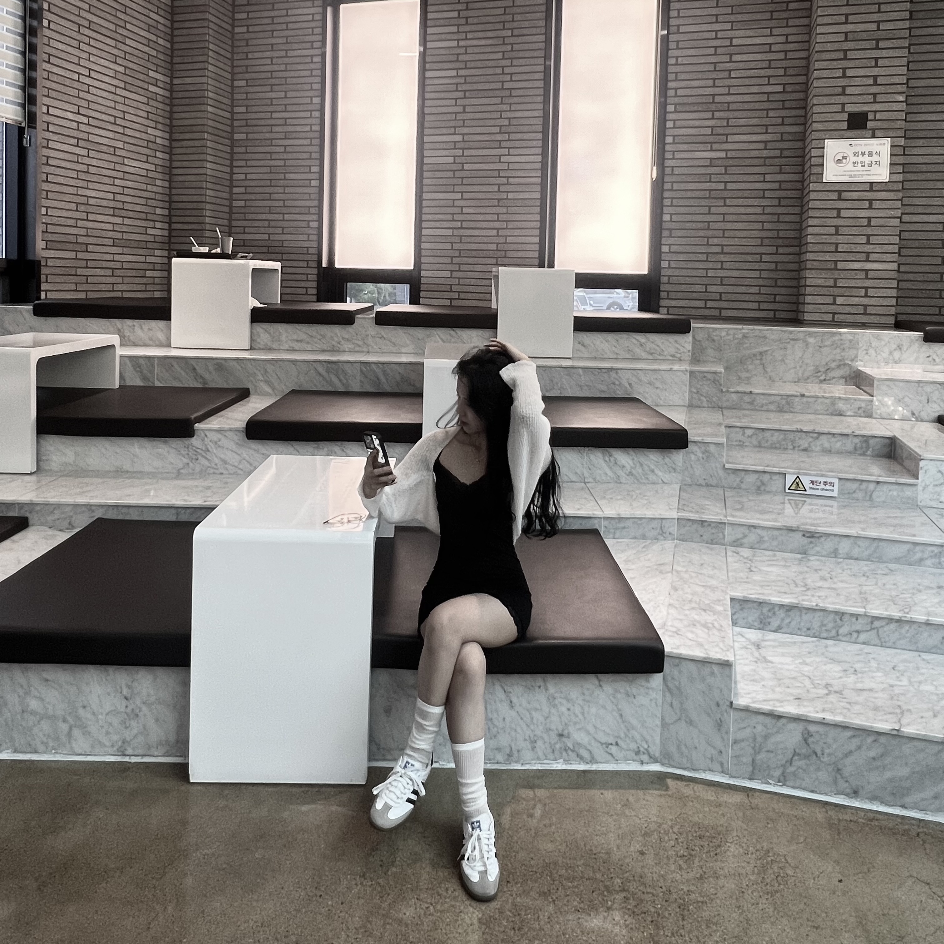 Adidas Samba Vegan White Black 착용 스타일 - 1
