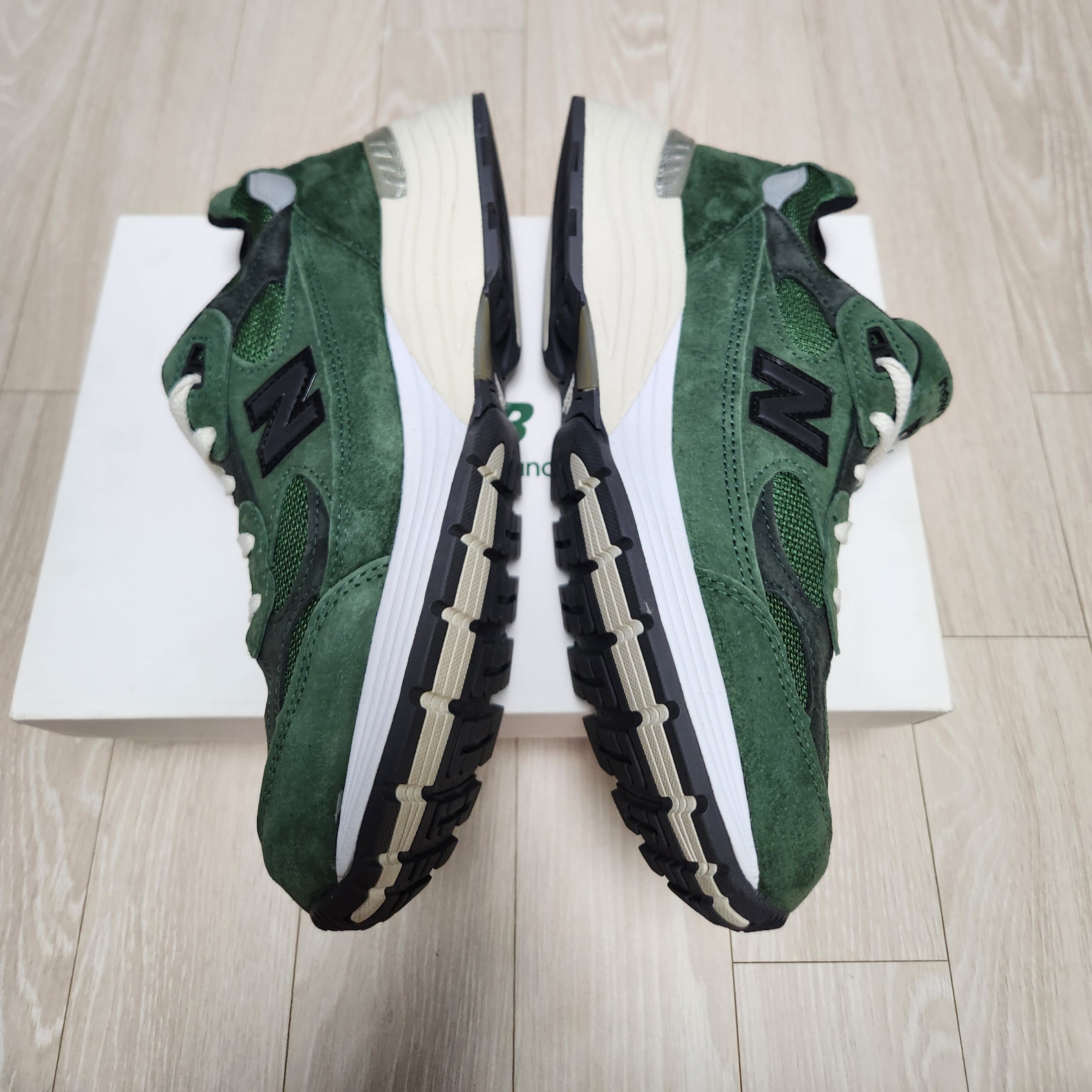 New Balance x JJJJound 992 Made in USA Mossy Green, New Balance x Stone Island 574 Legacy Dark Green 착용 스타일 - 7