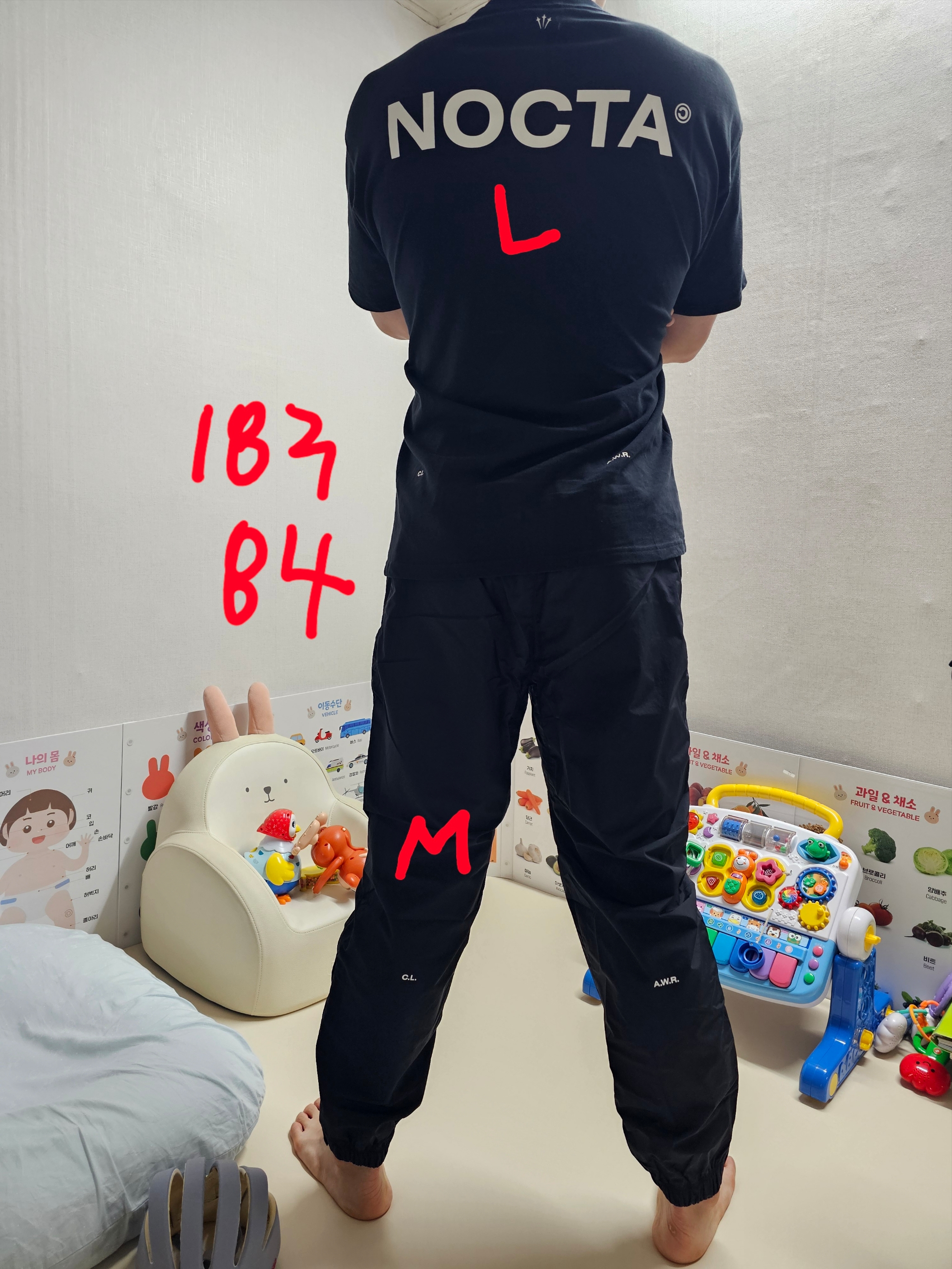 Nike x Drake Nocta Woven Track Pants Black (FN7668-010), Nike x Drake Nocta Max 90 T-Shirt Black (FN7663-010) 착용 스타일 - 1
