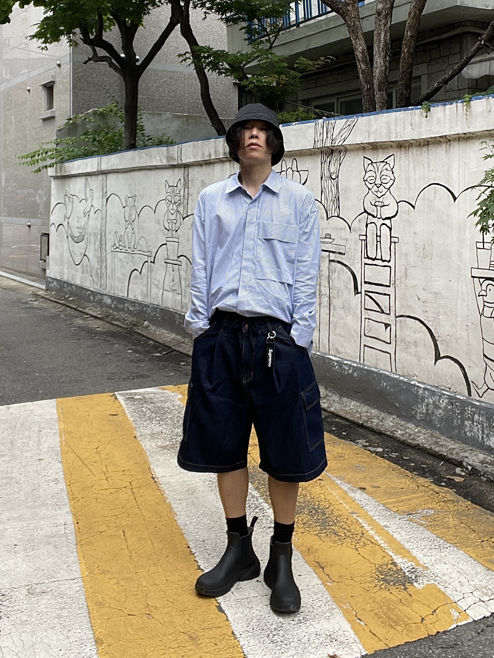 Rockfishweatherwear x Goyowear Trail Rainboots Ash Brown, Supreme Webbing Keychain Black - 23SS 착용 스타일 - 3