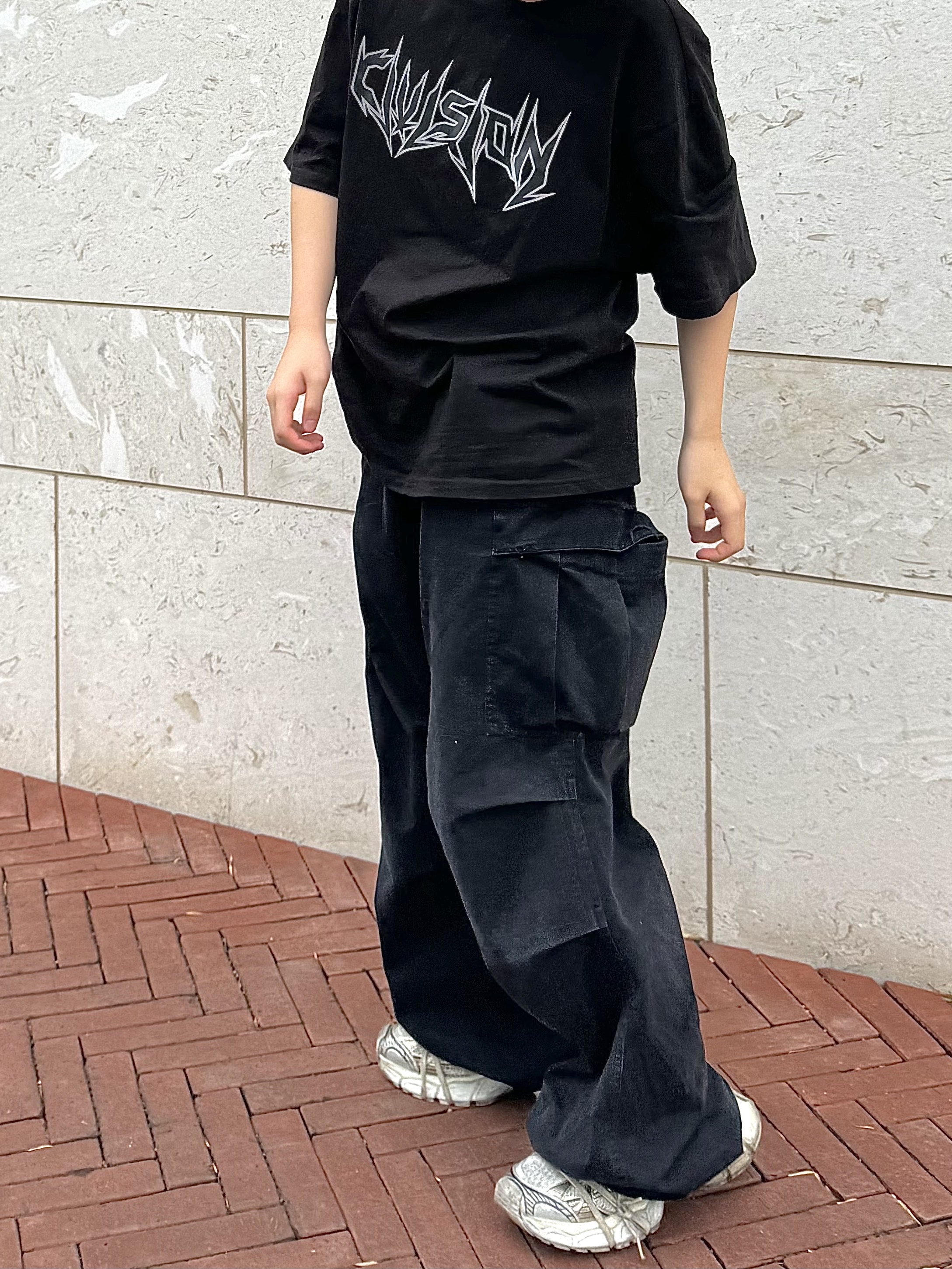 Balenciaga 3XL Sneakers Beige, Civision by CSC Core Logo T-Shirt Black 착용 스타일 - 1
