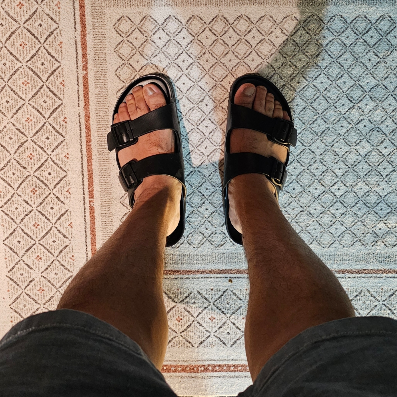 Birkenstock Arizona Essentials Eva Black - Regular 착용 스타일