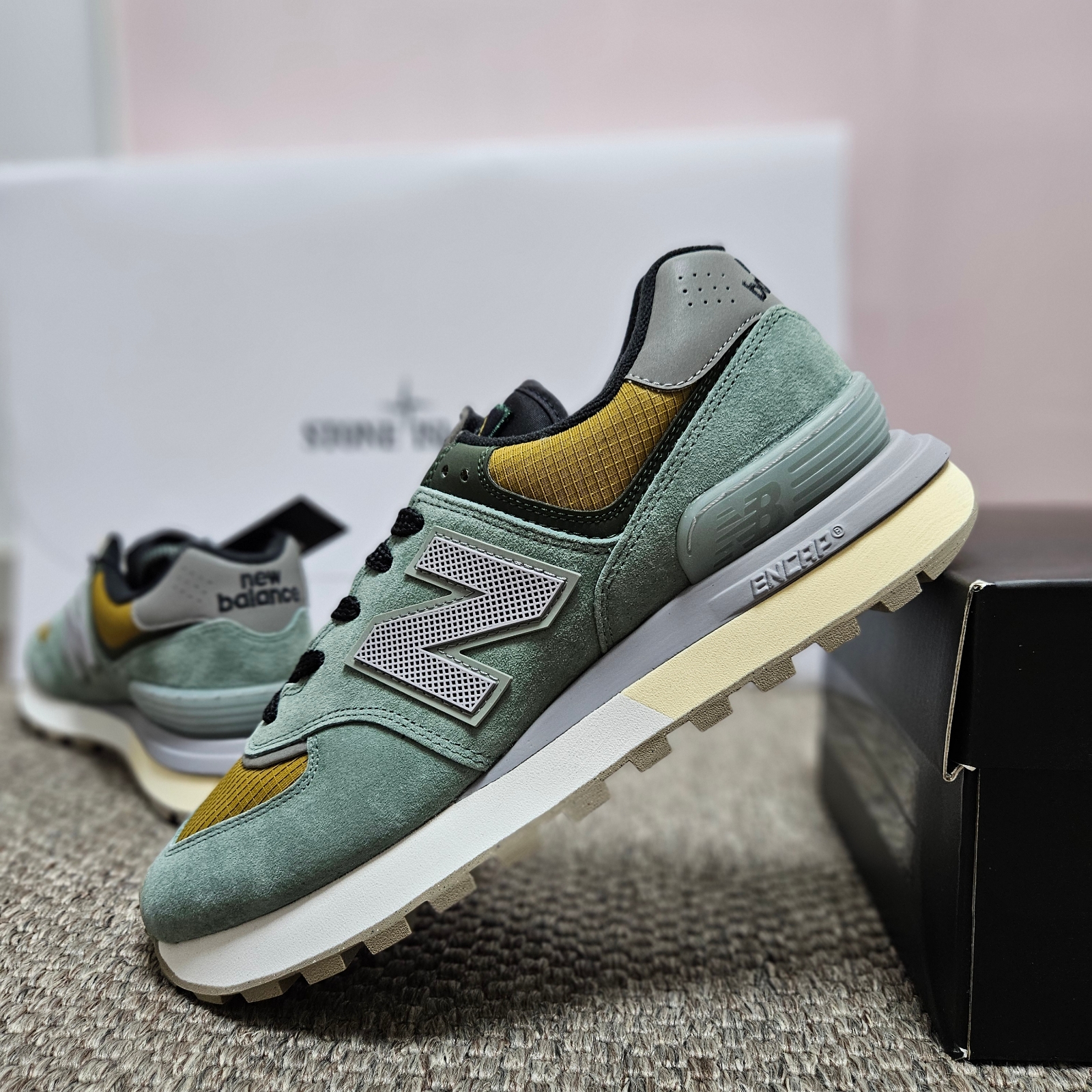 New Balance x Stone Island 574 Legacy Dark Green, New Balance x Stone Island 574 Legacy Light Green 착용 스타일 - 2