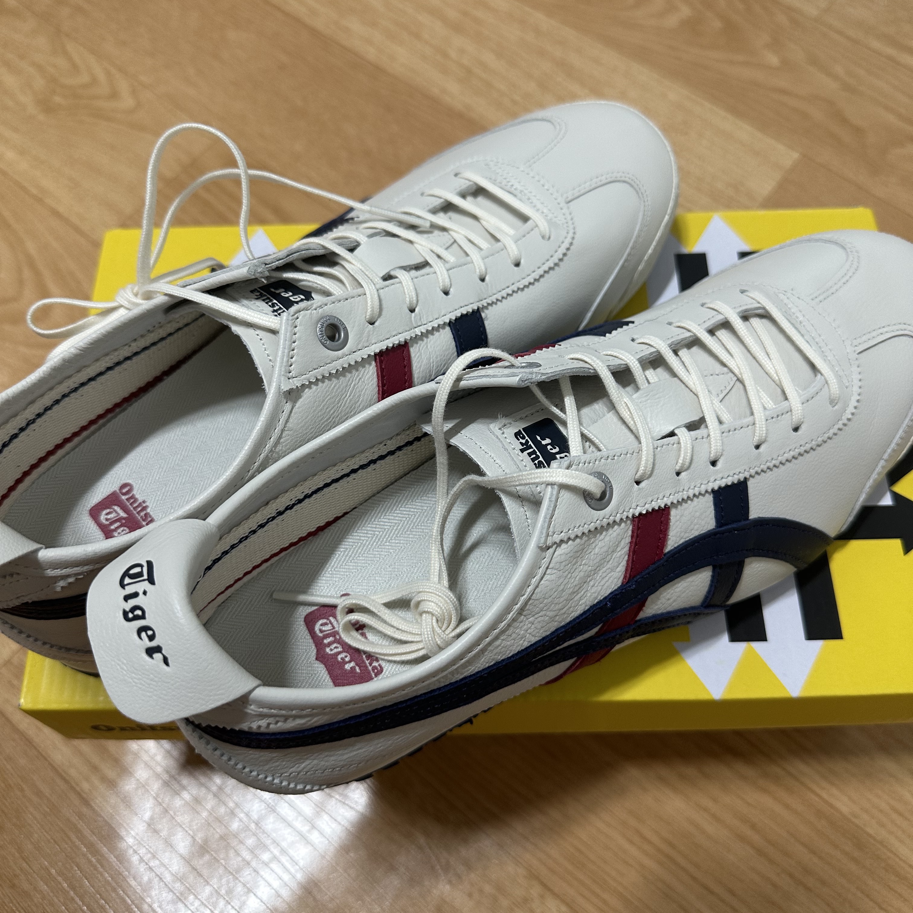 Onitsuka Tiger Mexico 66 SD Cream Peacoat 착용 스타일