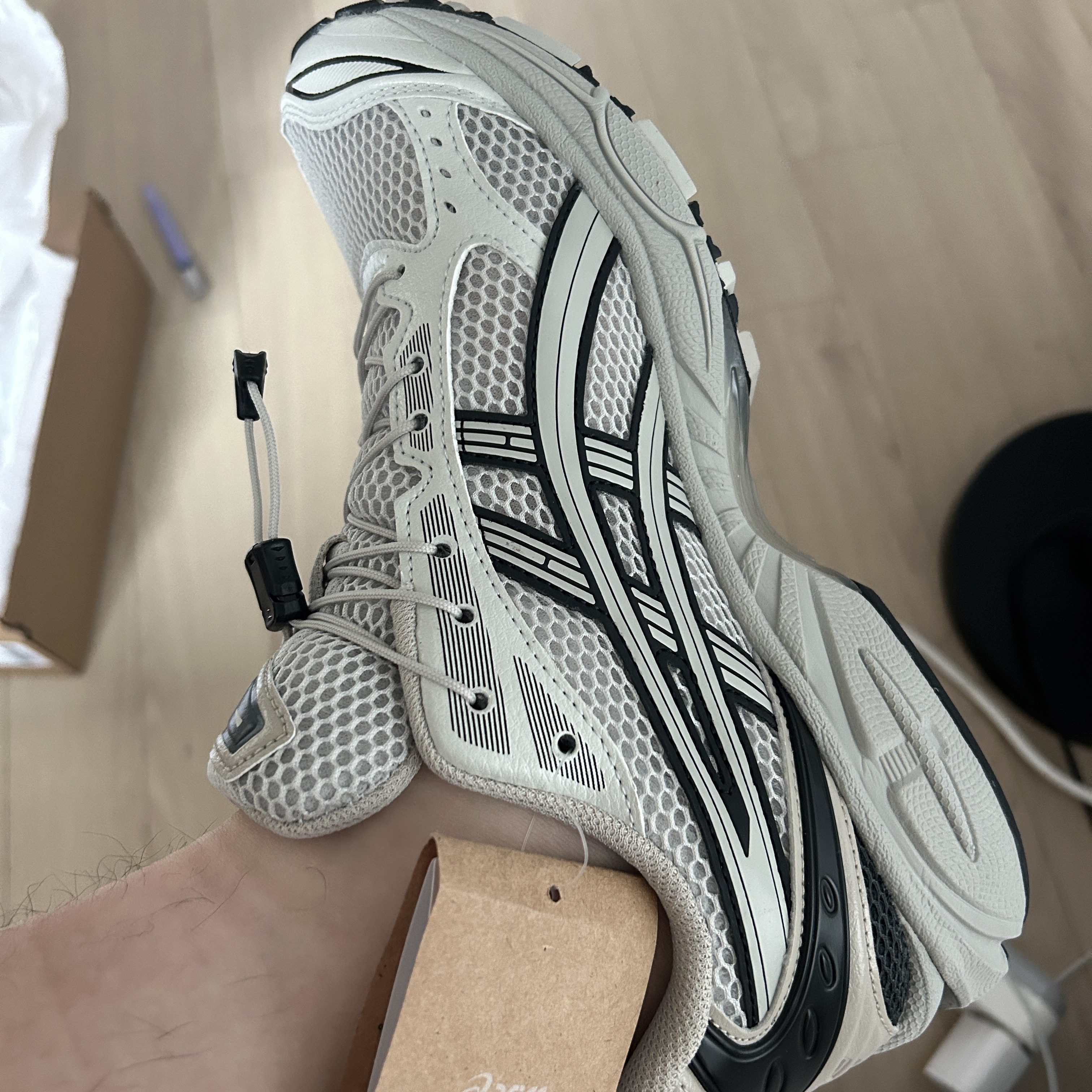 Asics Unlimited Gel-Kayano 14 Smoke Grey 착용 스타일 - 3