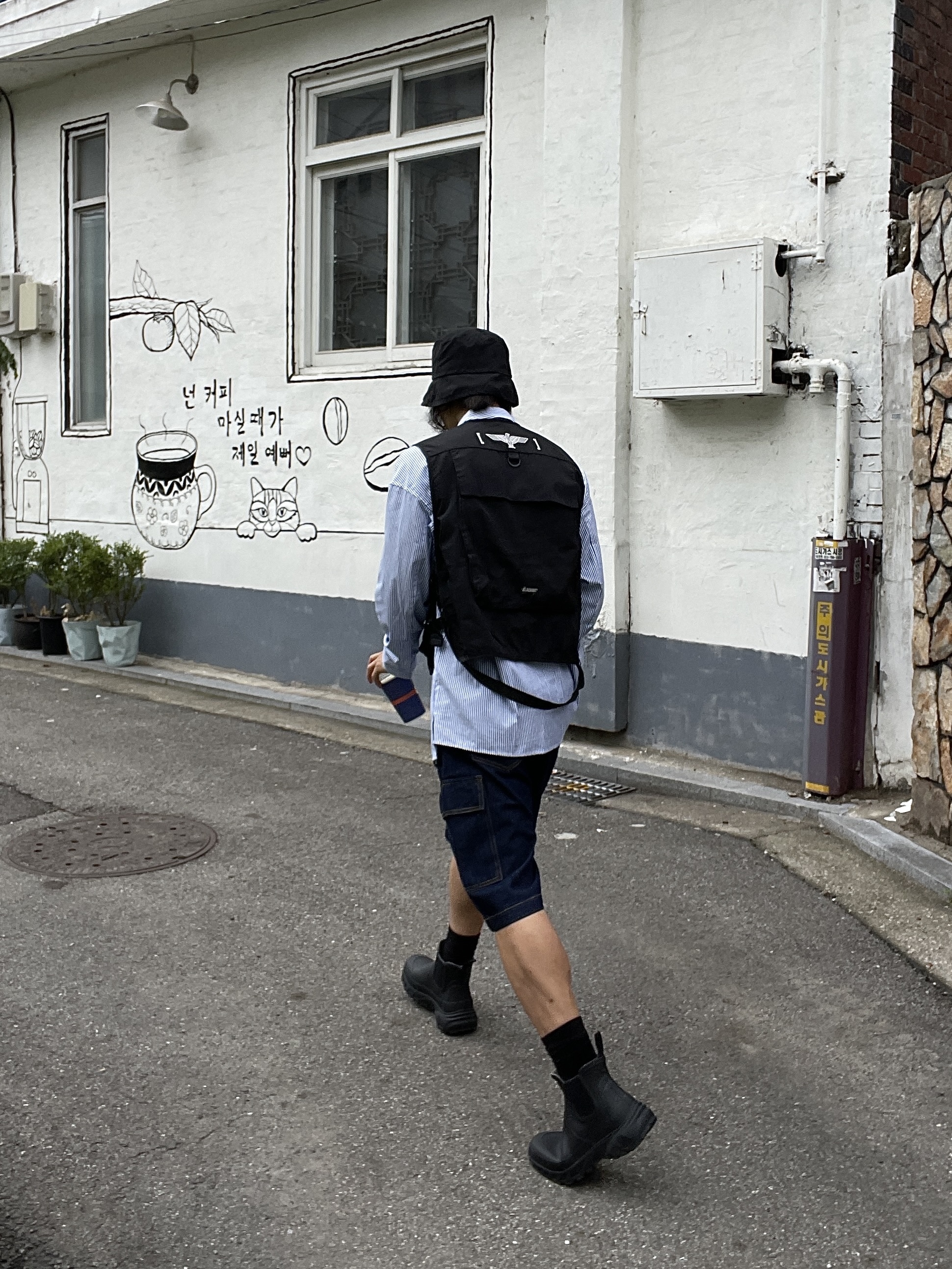 Rockfishweatherwear x Goyowear Trail Rainboots Ash Brown, Supreme Webbing Keychain Black - 23SS 착용 스타일 - 5