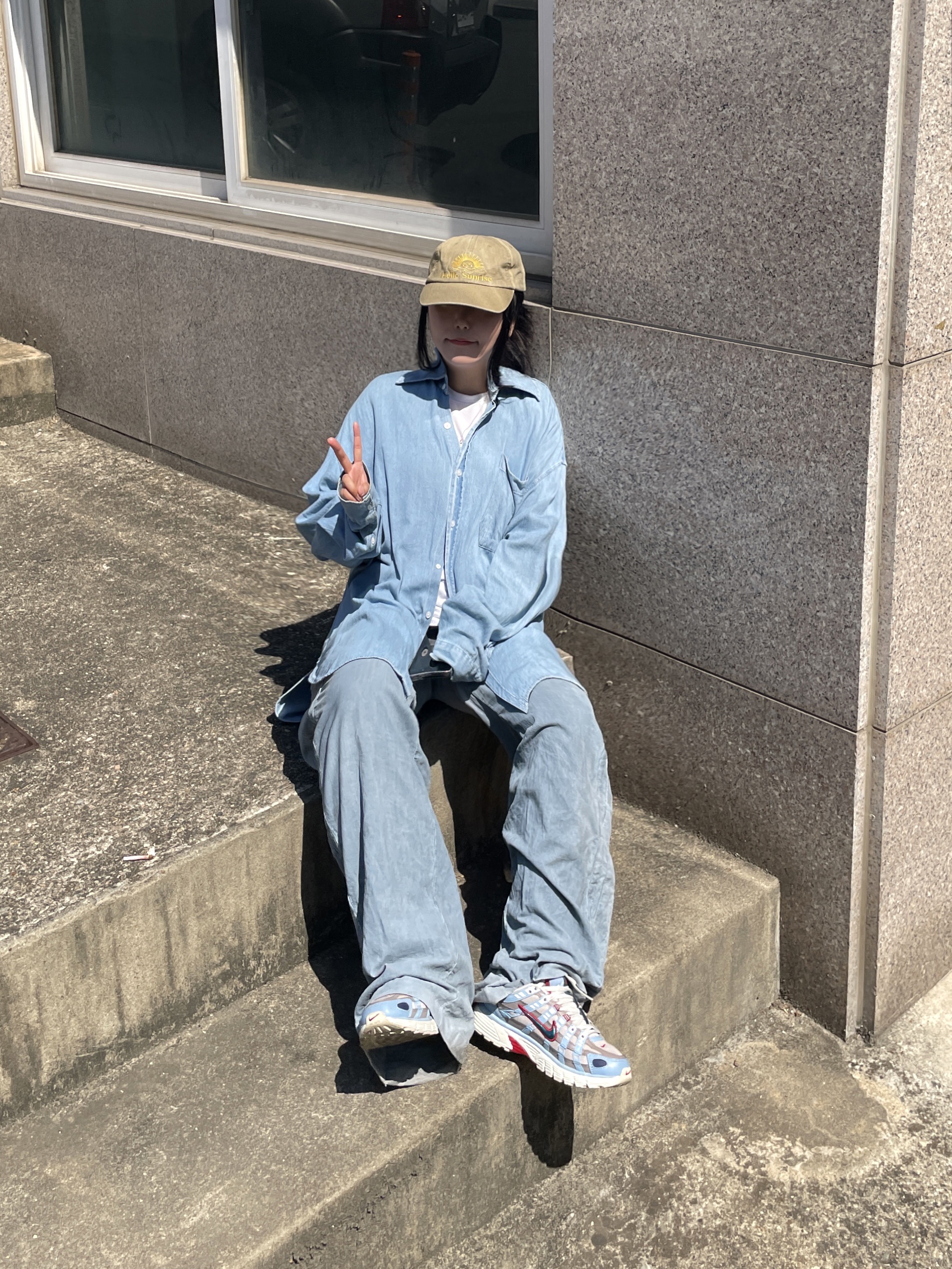 Hello Sunrise Washed OG Logo Ball Cap Camel Brown 착용 스타일 - 1