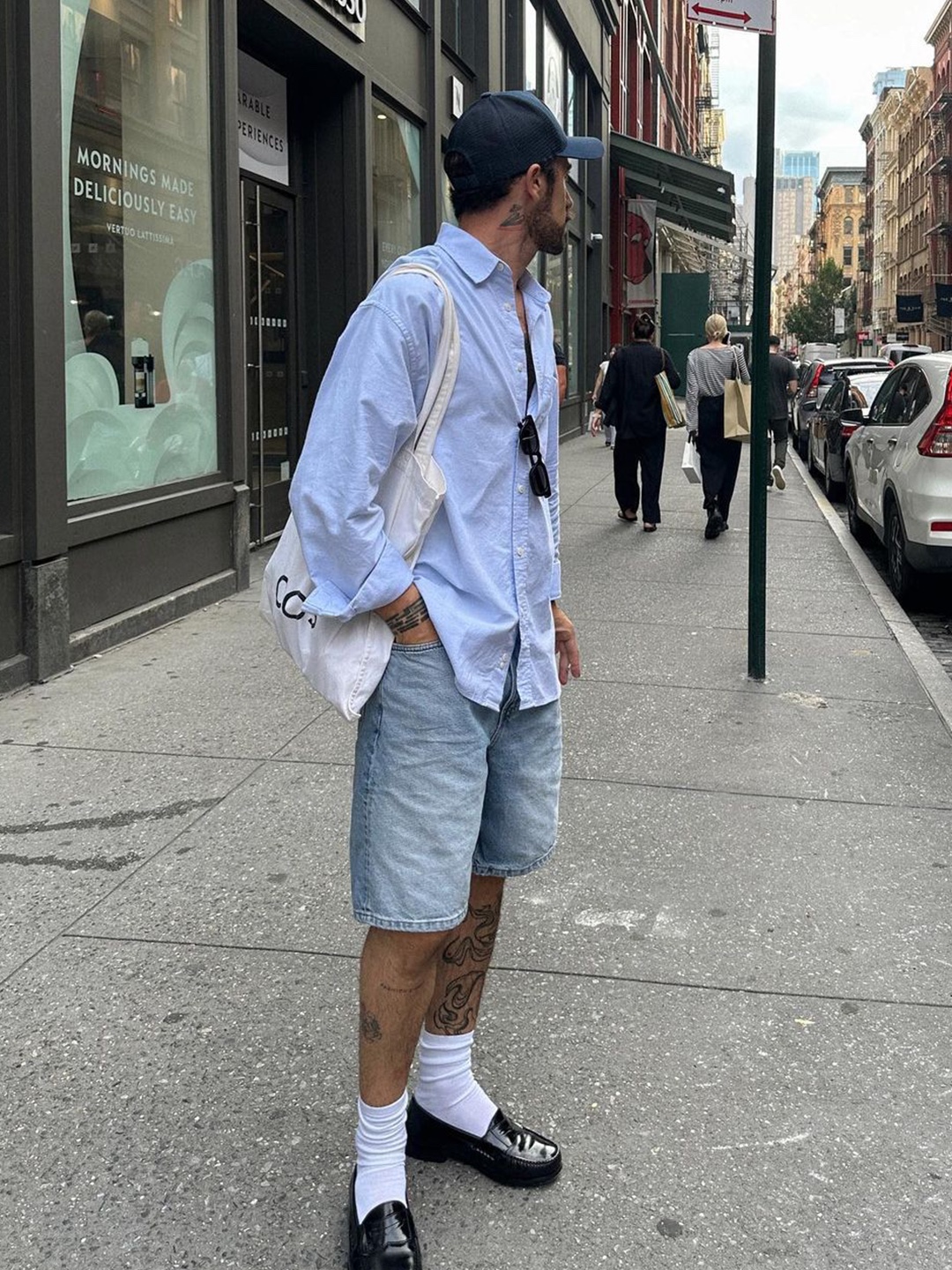 Supreme Baggy Denim Short Washed Indigo - 24SS, Supreme Script Baggy Denim Short Washed Indigo - 24SS 착용 스타일 - 2