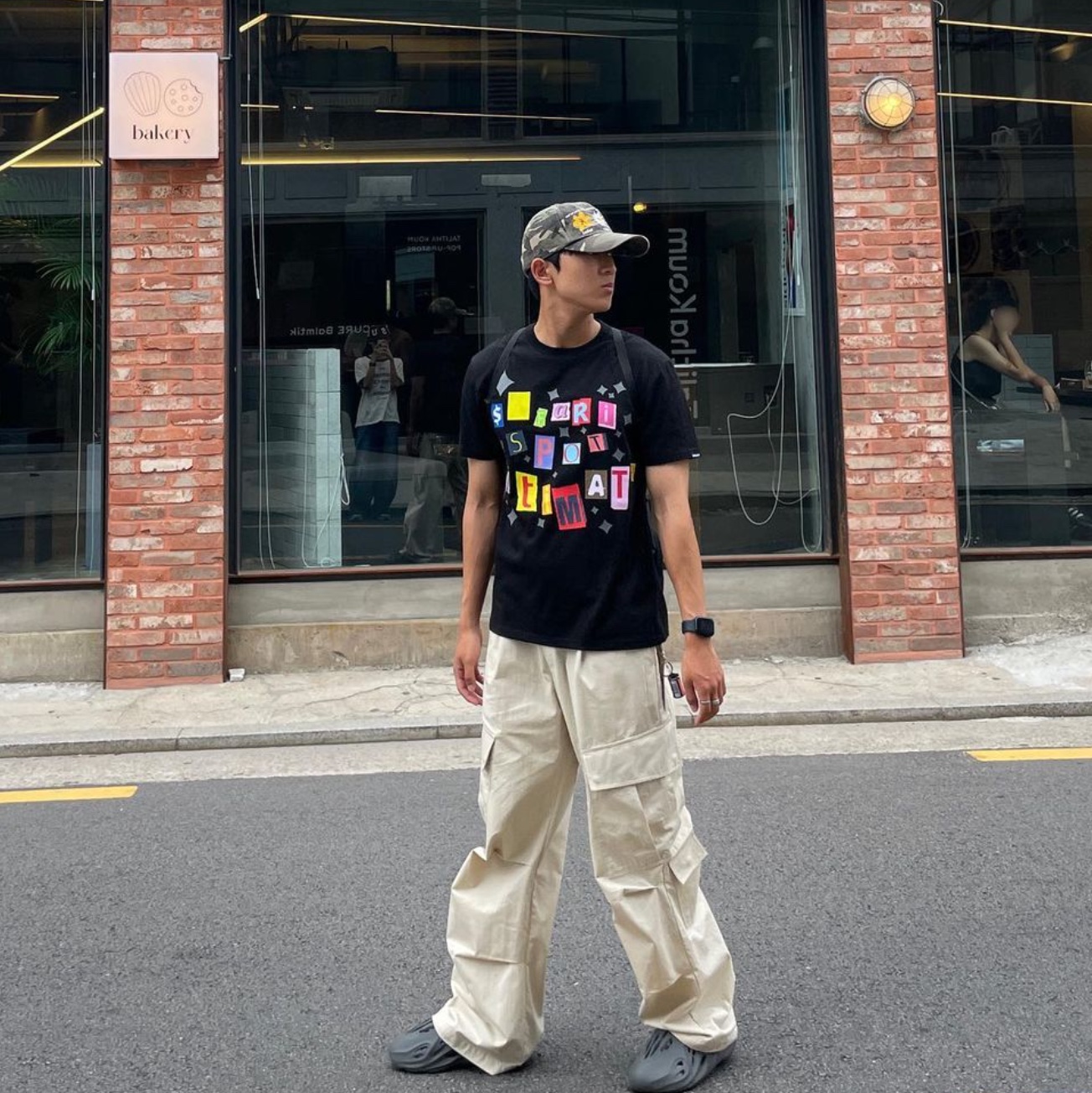 Safarispot Stickerpack Tee Pink, Safarispot Stickerpack Tee White 착용 스타일