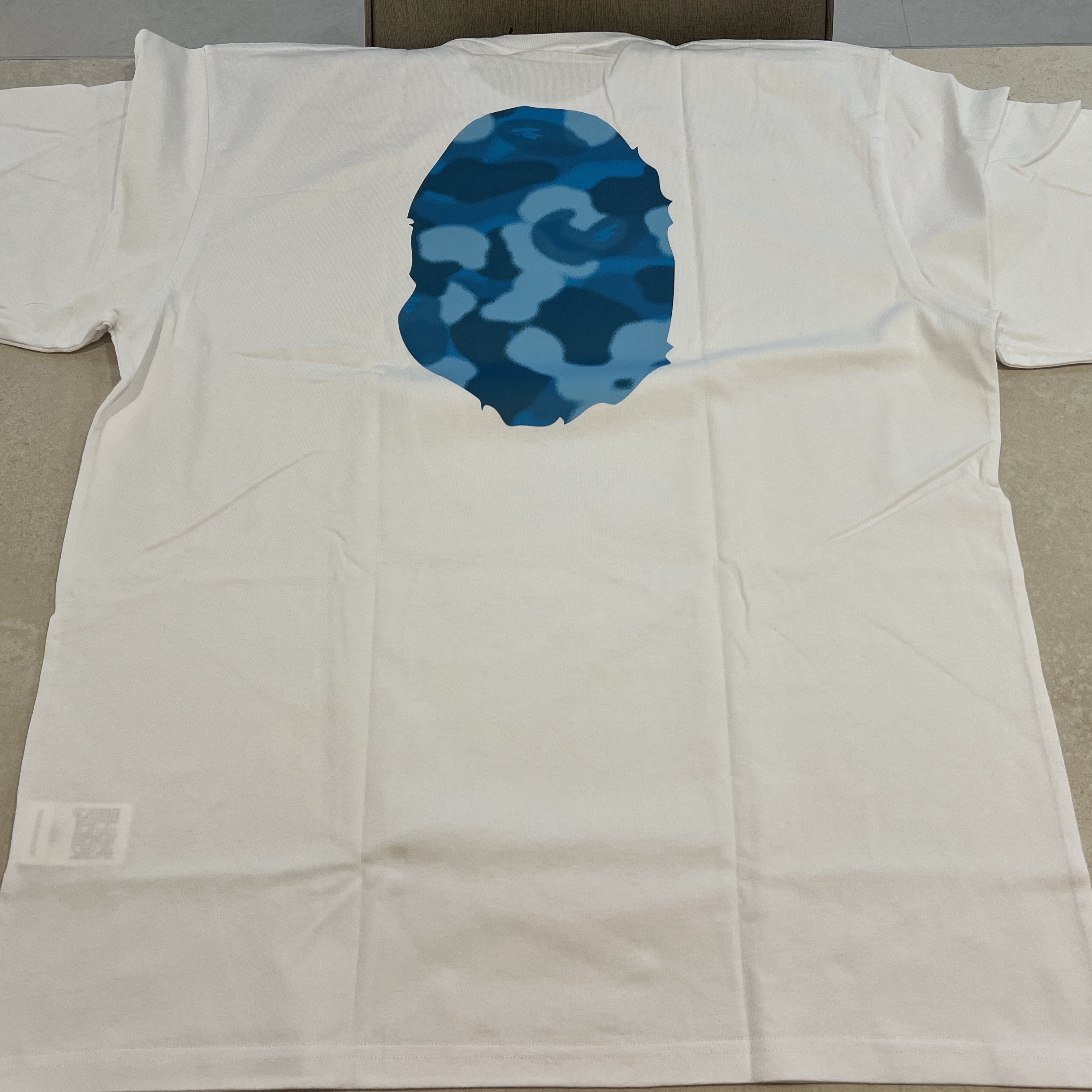 BAPE Radiation Camo Big Ape Head T-Shirt White 착용 스타일 - 3